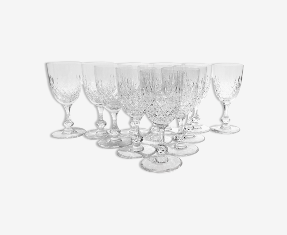 12 verres à vin sur pied en cristal Saint Louis collection Messine Modèle de 1973. Estampillés