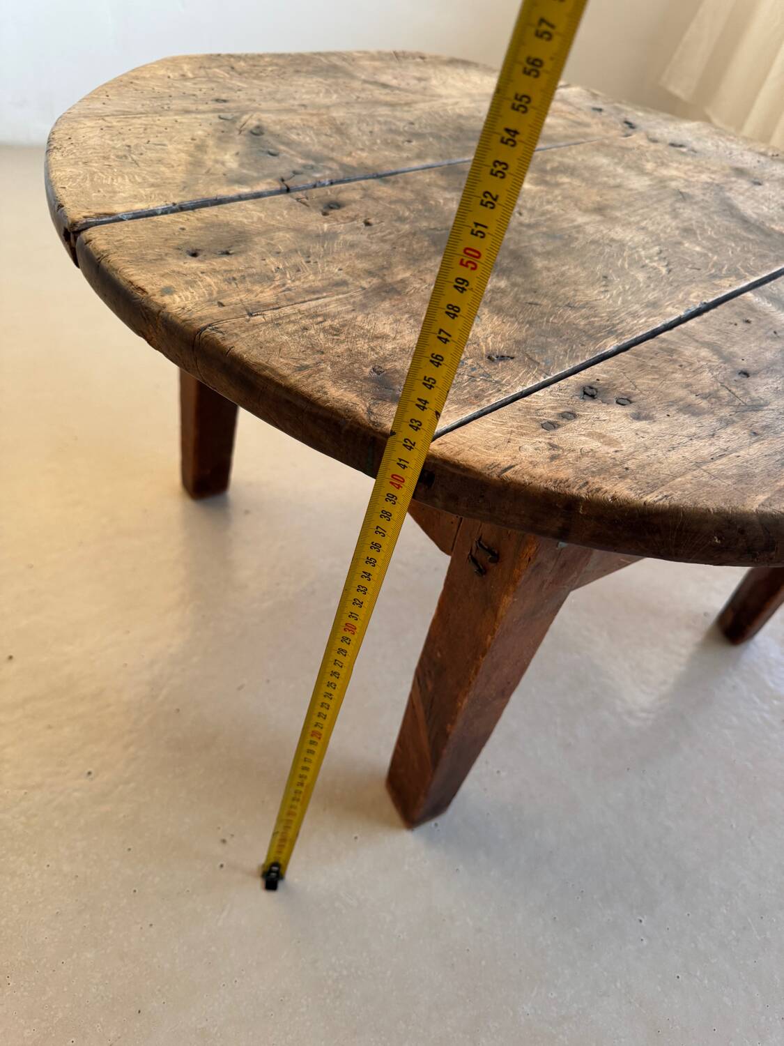 Round coffee table