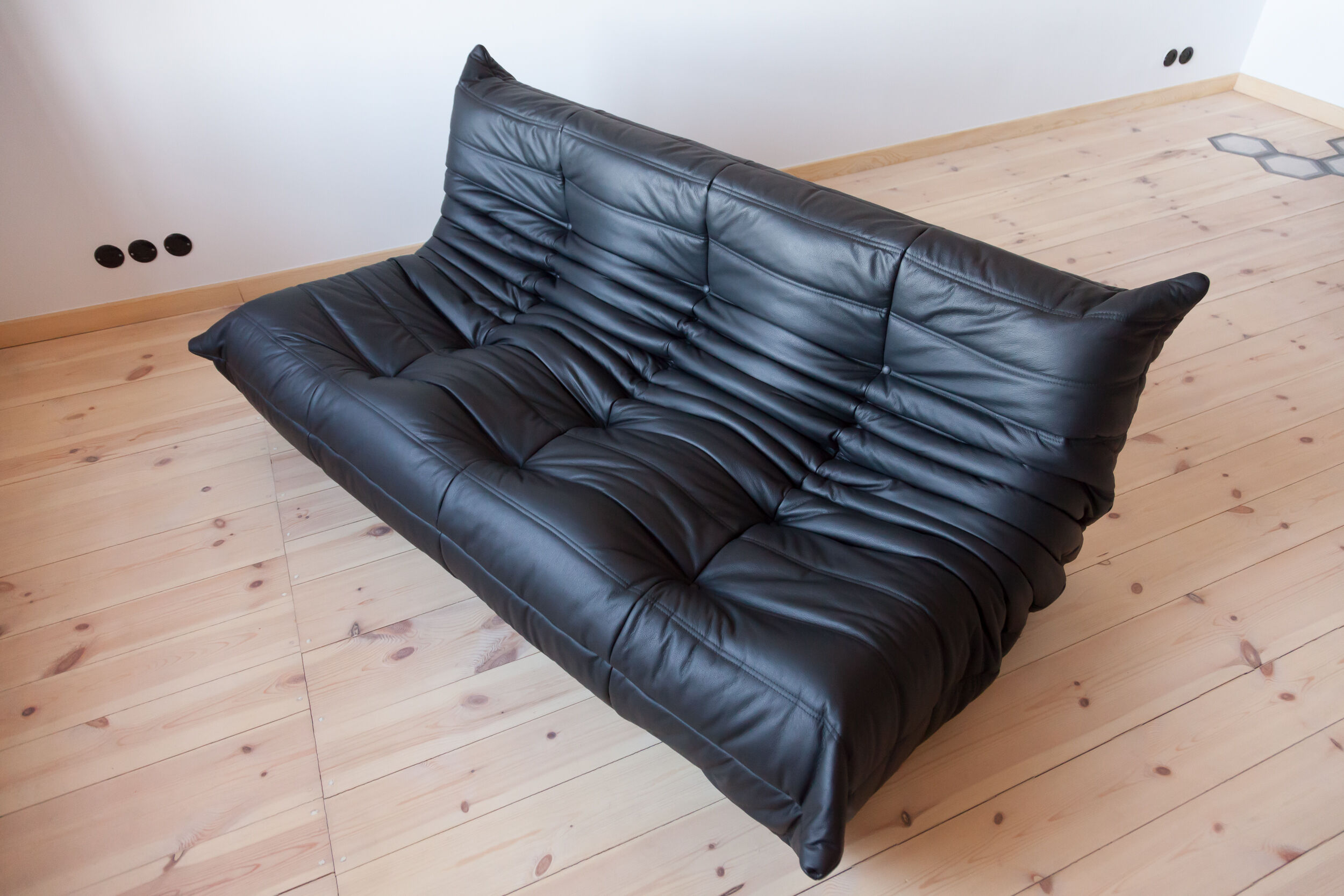 Set Togo leather black model designed by Michel Ducaroy 1973