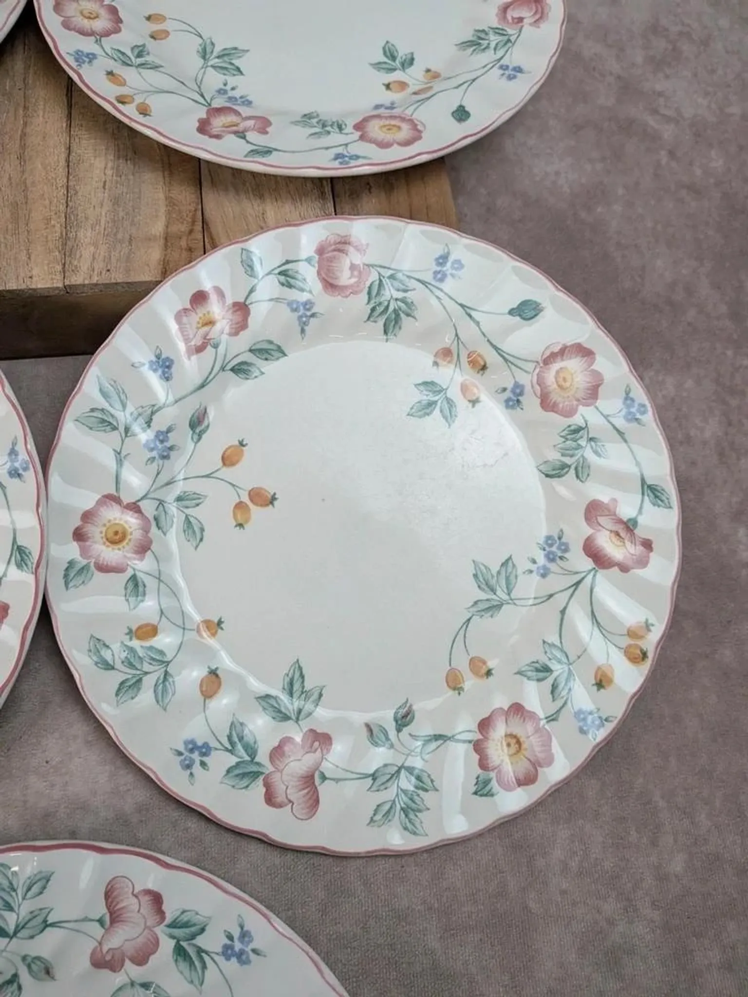 Set of 5 Churchill Briar Rose dinner plates – Vintage English earthenware