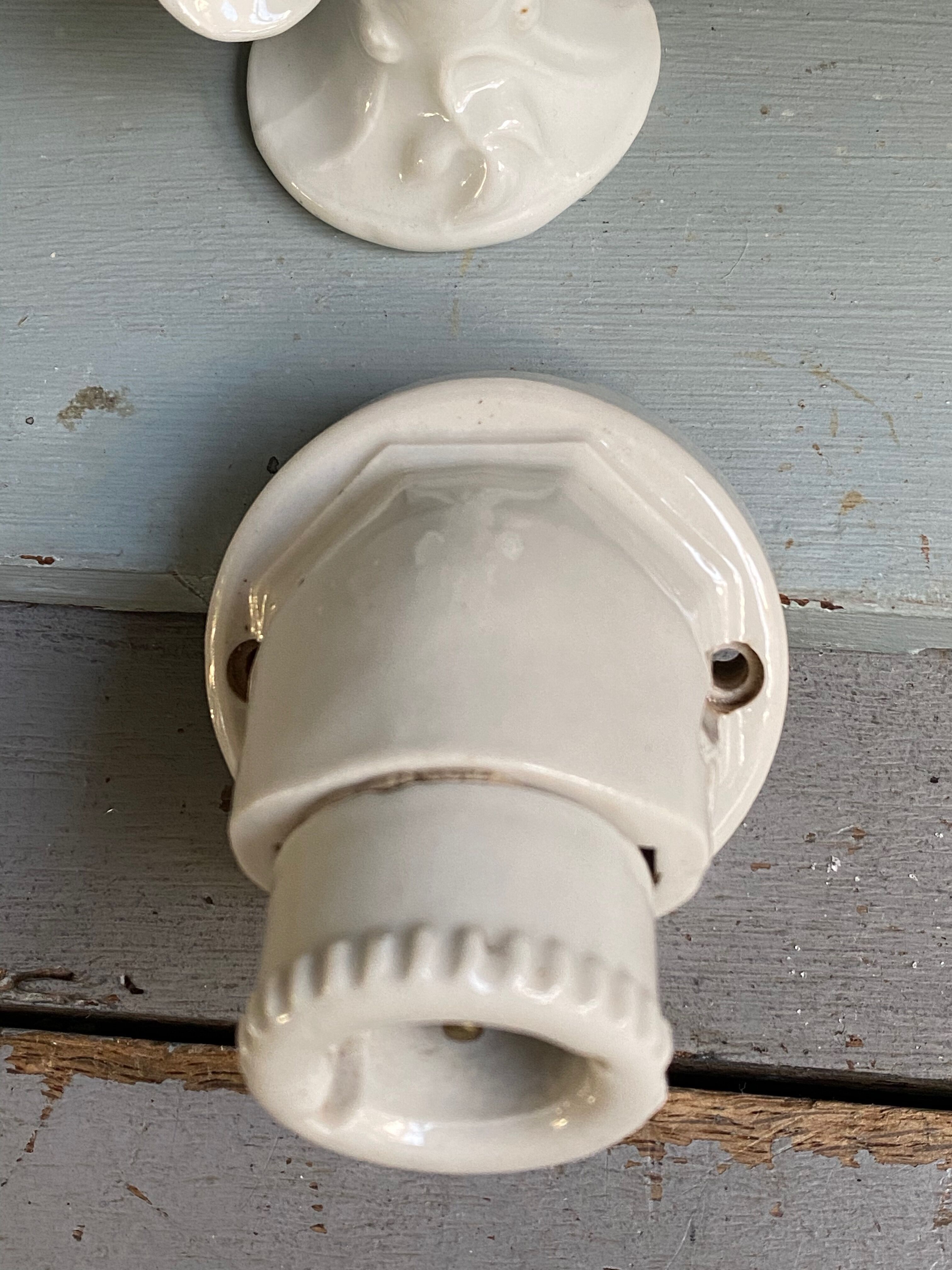 Porcelain wall lamp