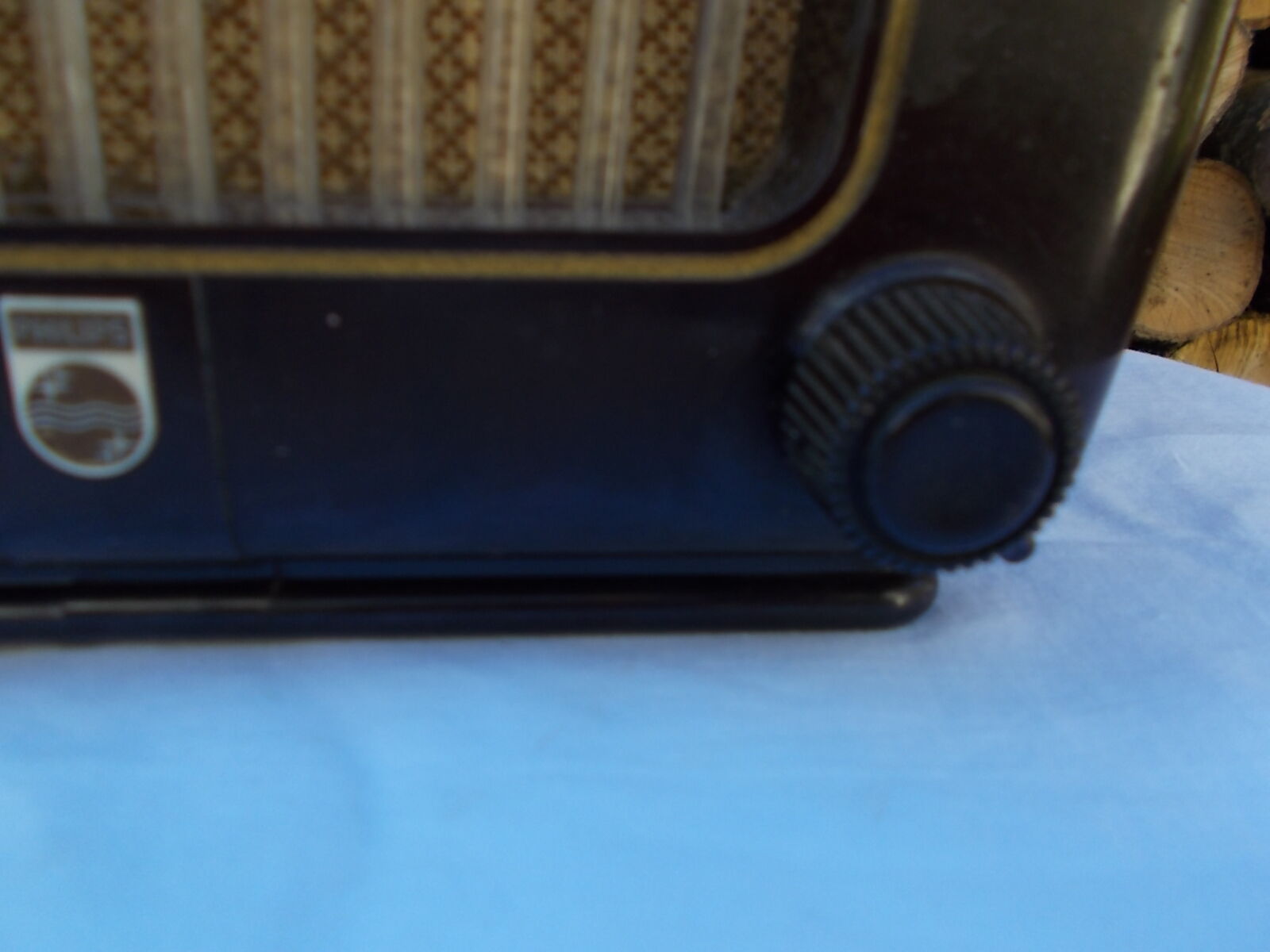 Former Philips Art Deco radio in Bakelite