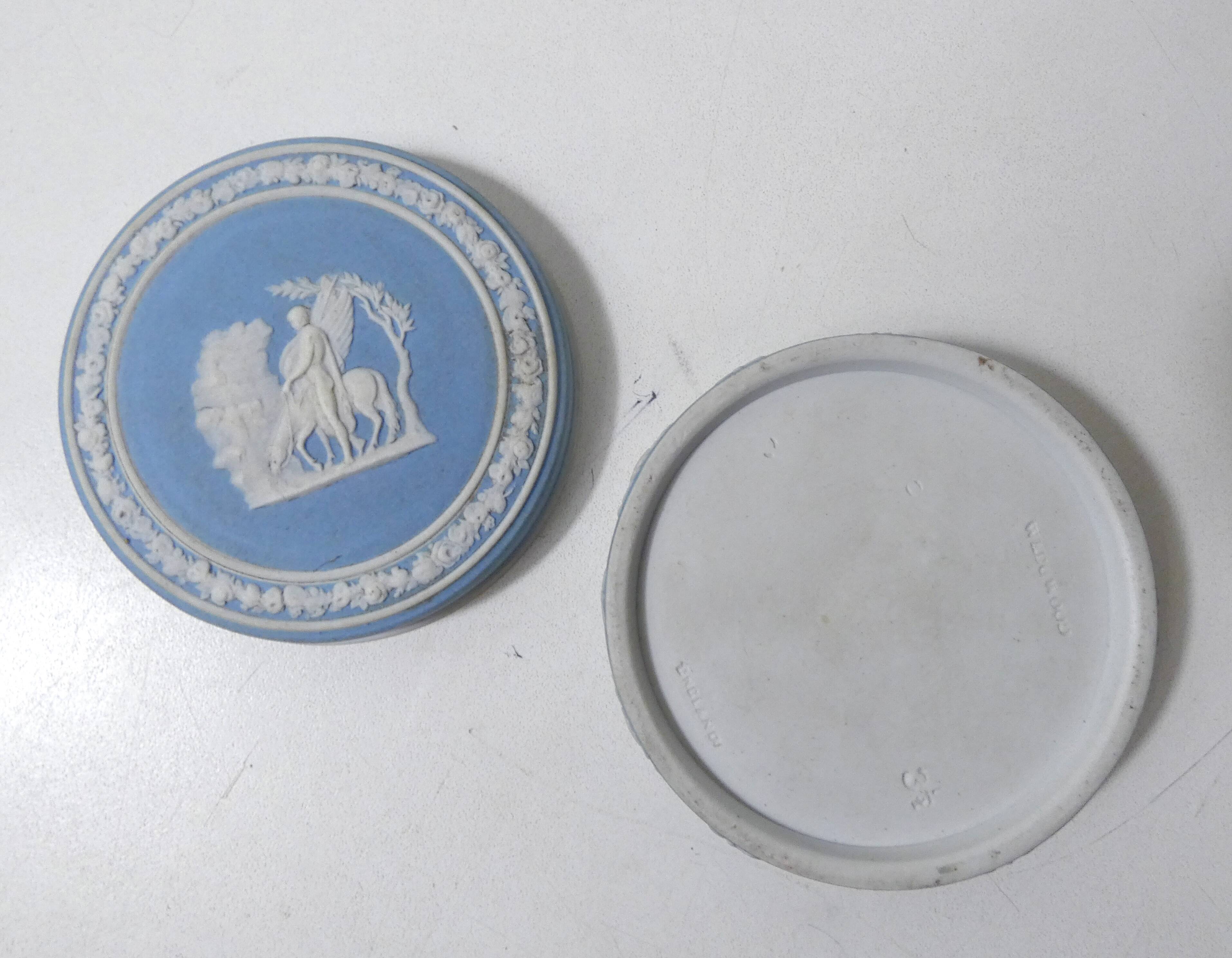 Bonbonnière Wedgwood jasperware en fleur de grès vintage