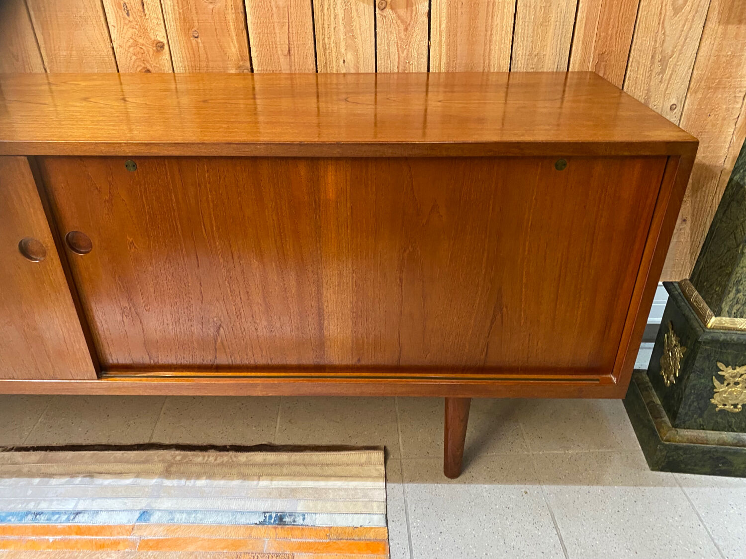 Heart table and six chairs by Hans Wegner