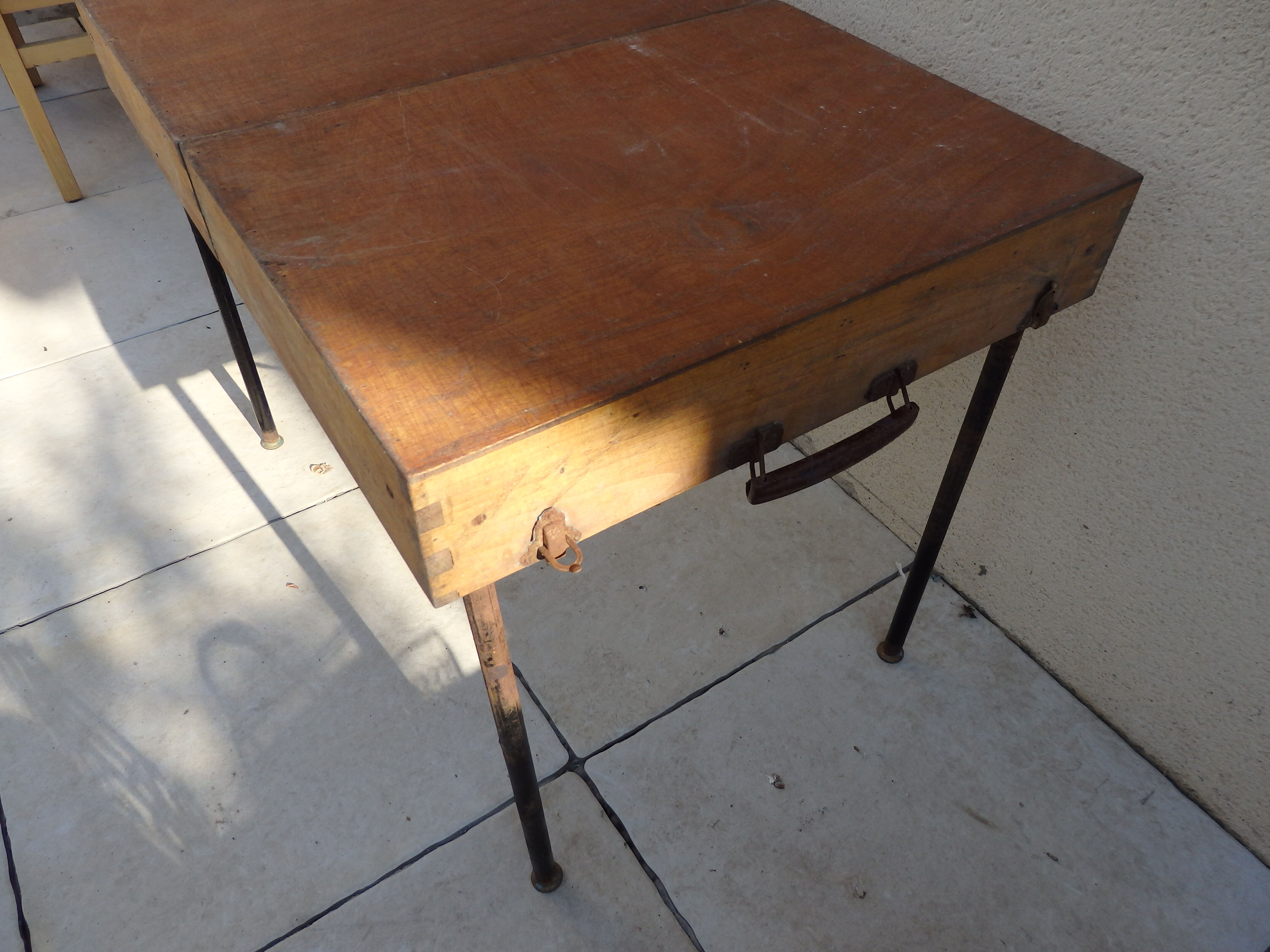 Suitcase folding table with wooden picnic