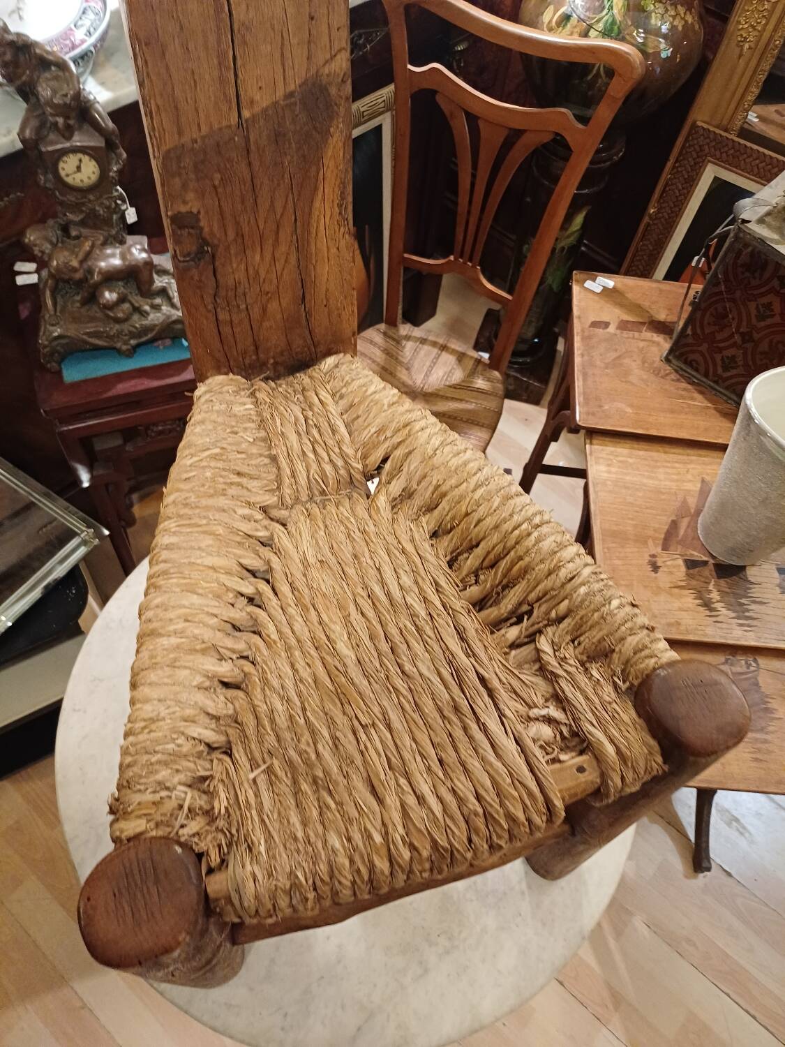 Chaise Tripode Brutaliste " Wabi-Sabi " Art Populaire 1900-1950