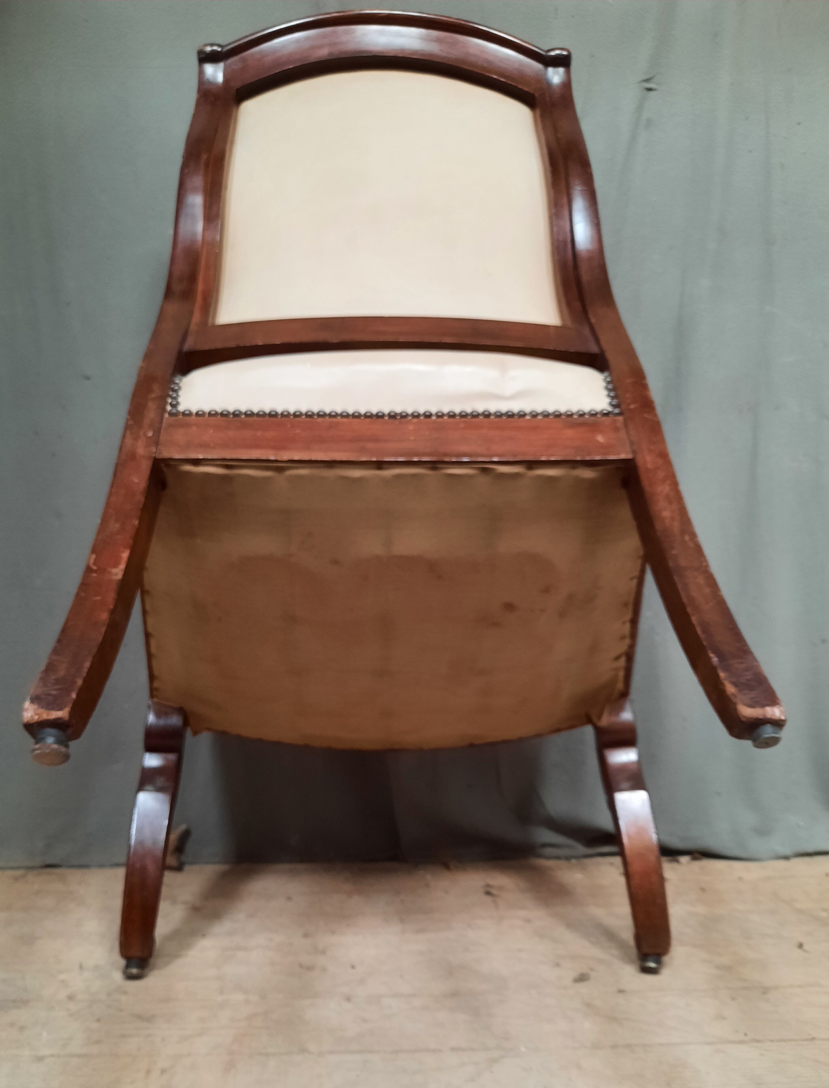 Mahogany armchair with butt