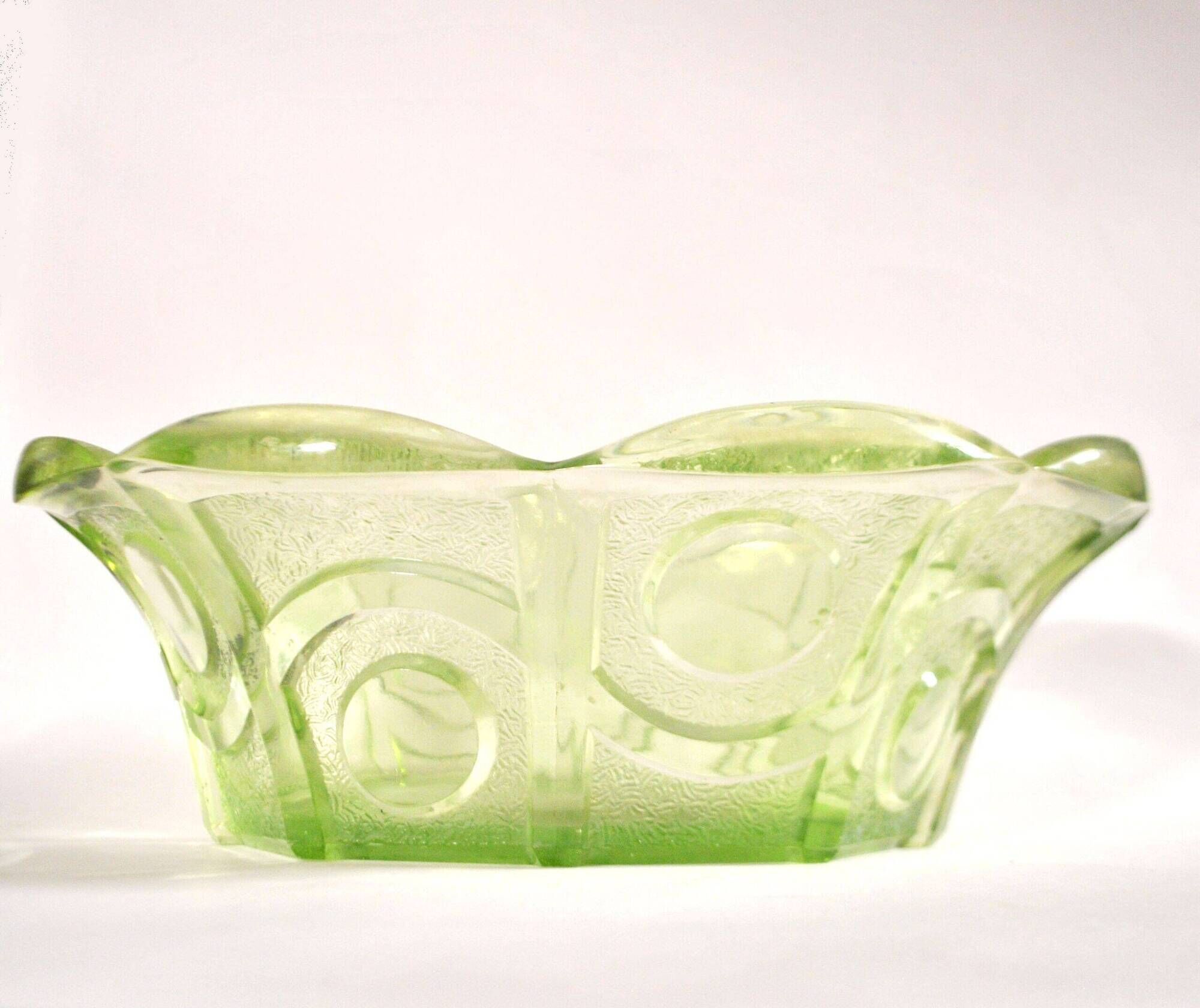 Art Deco oval bowl in green glass – geometric moulded decoration 1920-1930