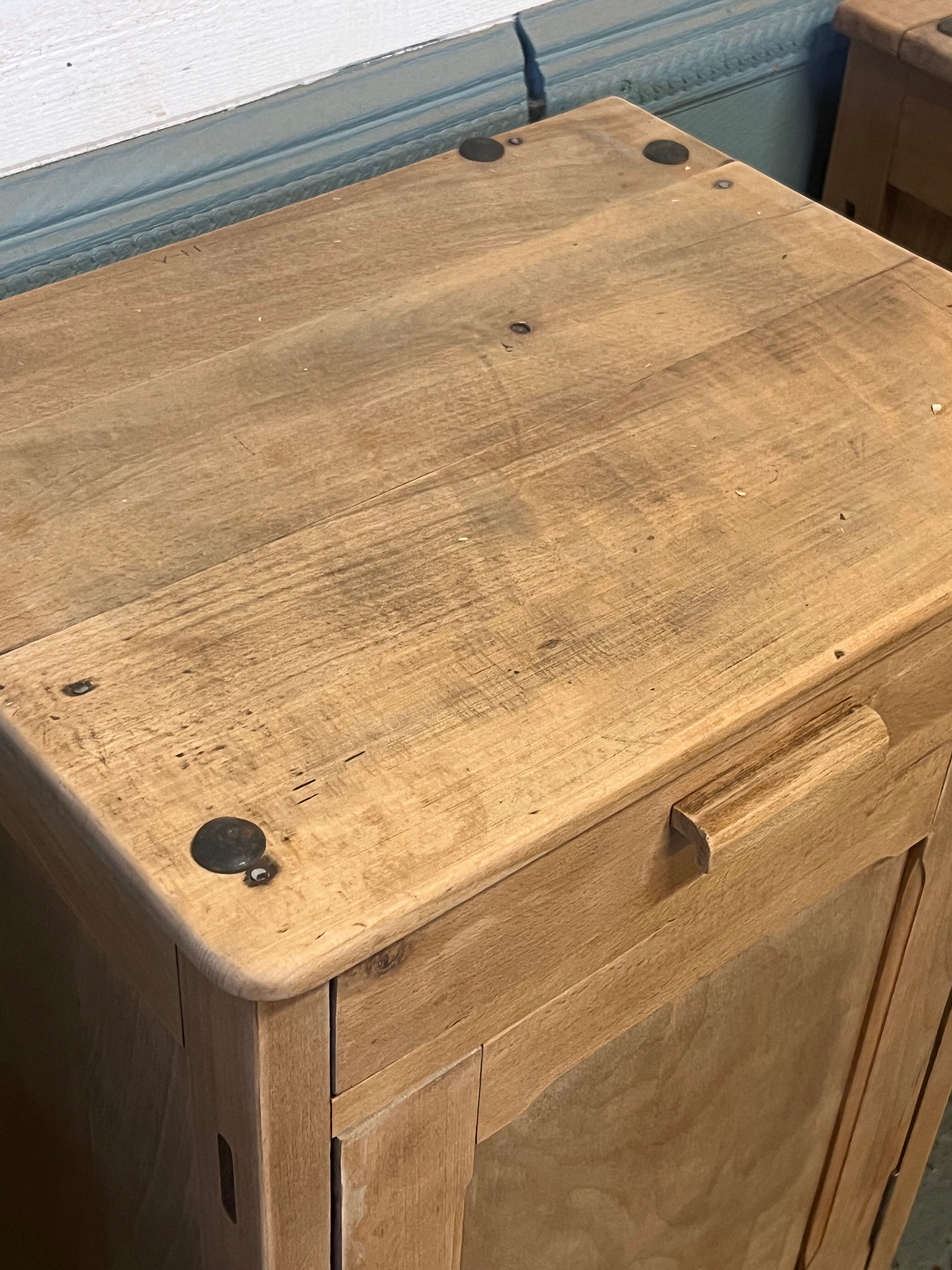 Paire de buffets en hêtre brut