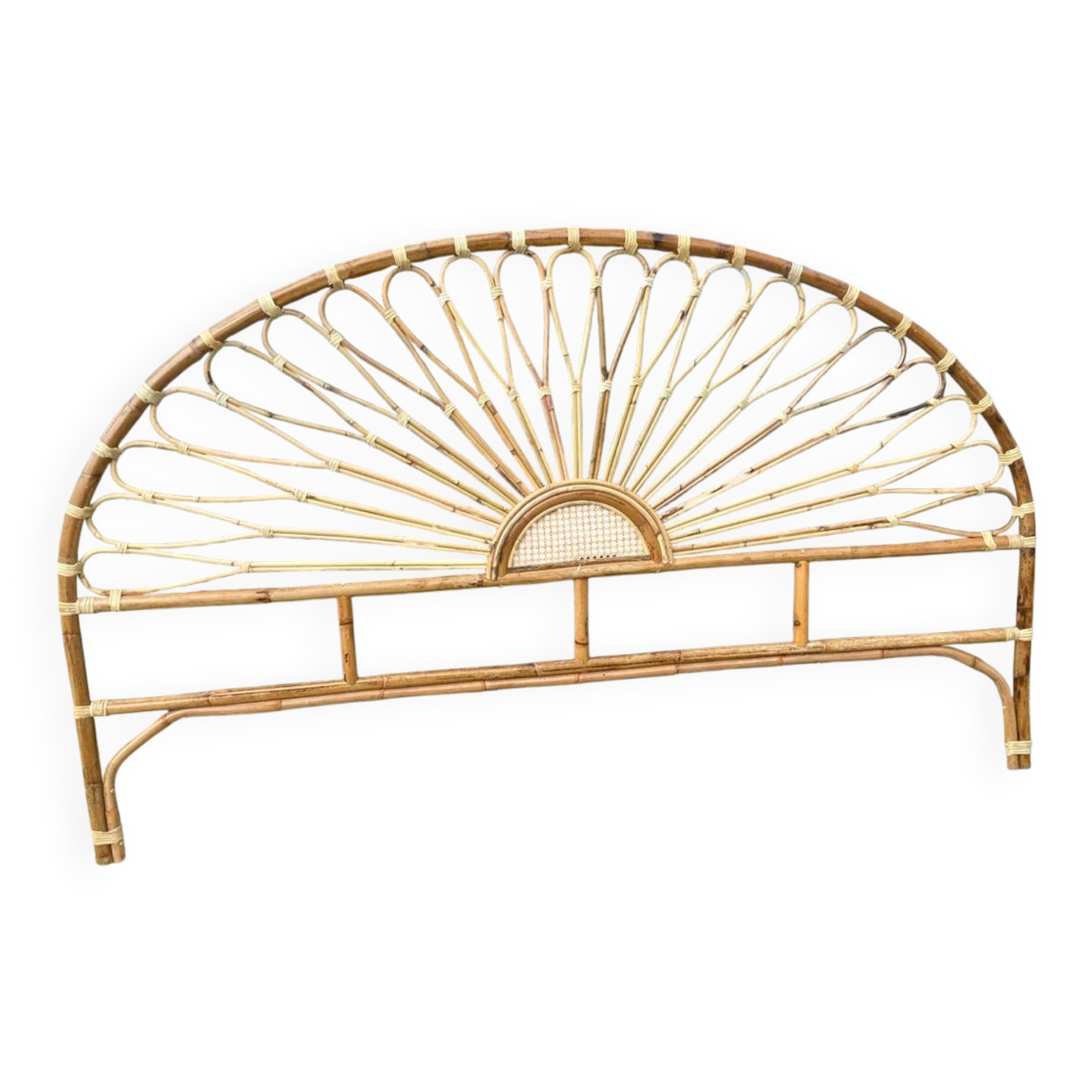headboard in wicker and rattan