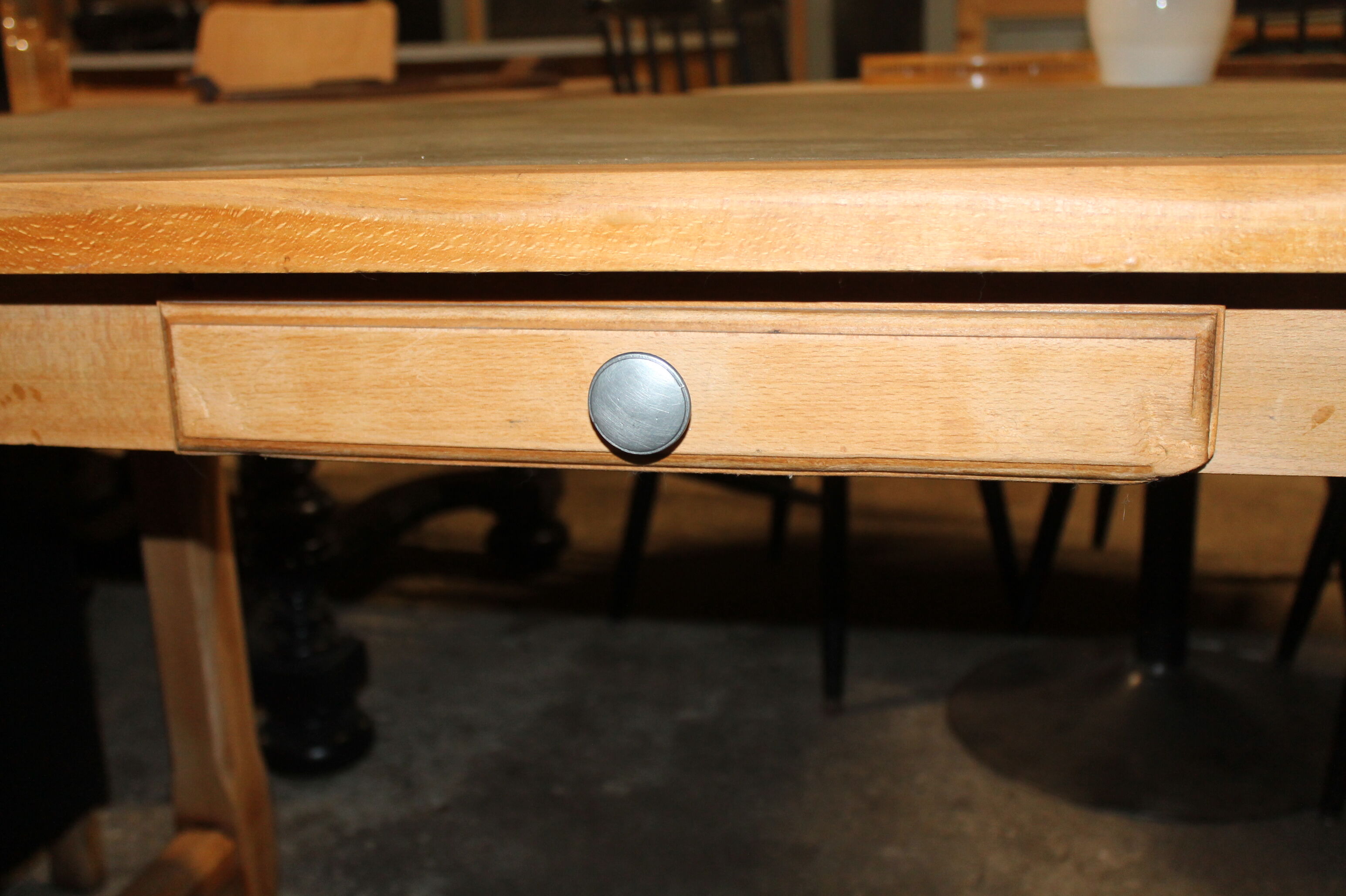 Waxed concrete top table