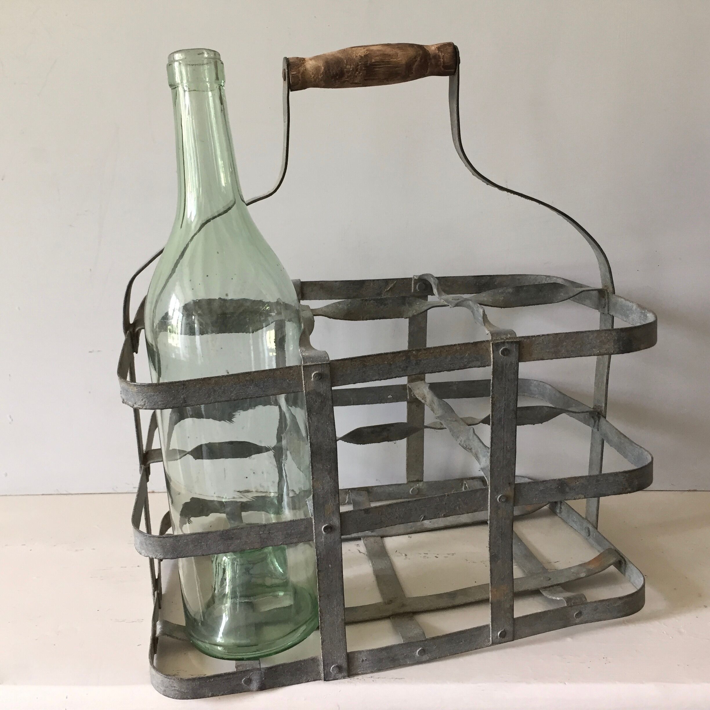 Zinc bottle locker, called "6 holes"