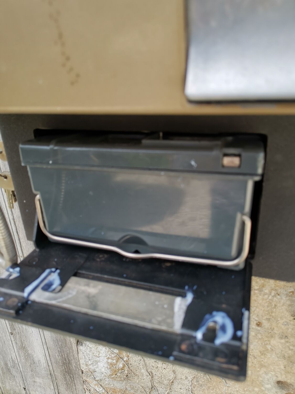Coin-operated cabin payphone