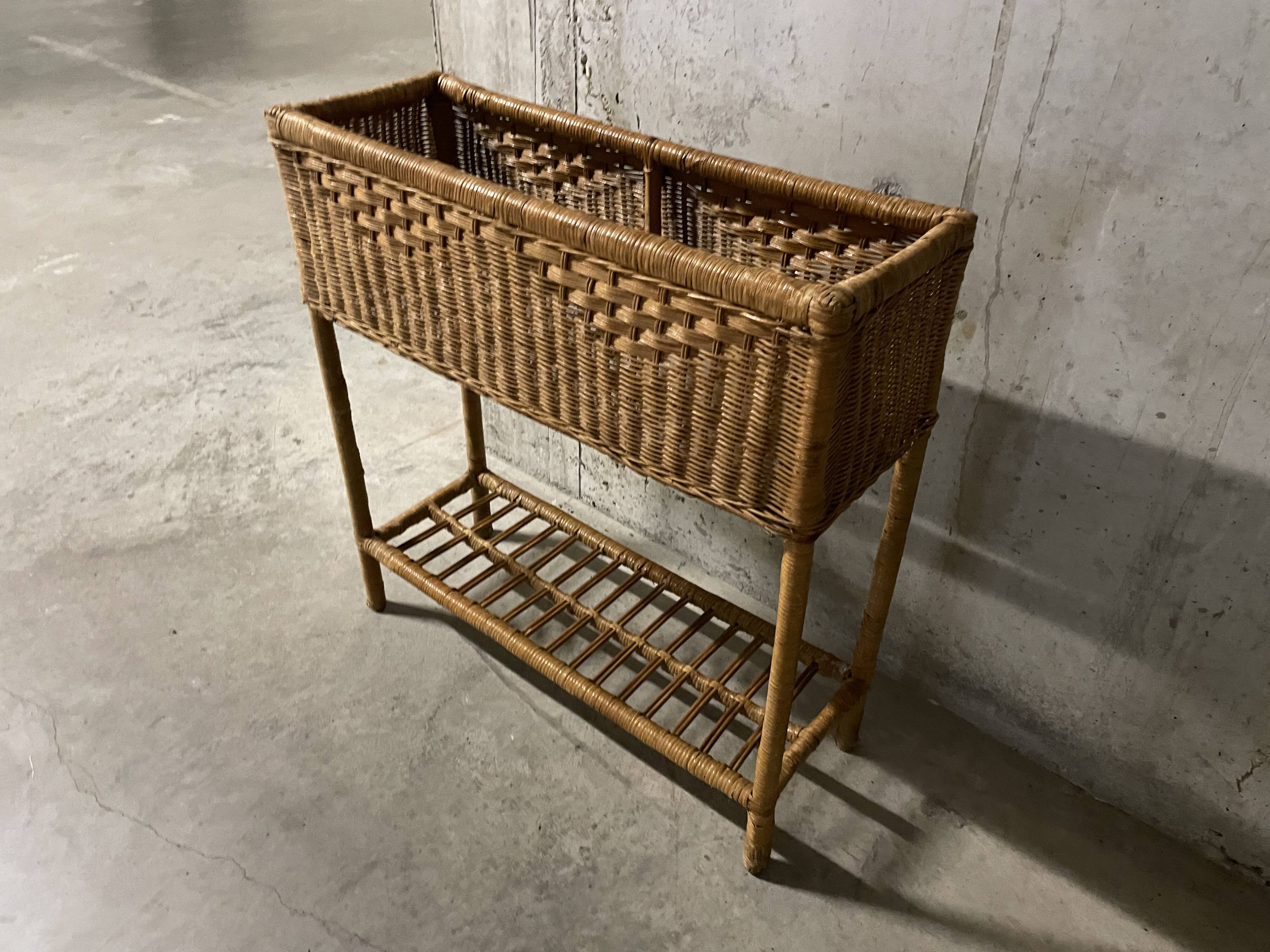 Jardinière en rotin années 60