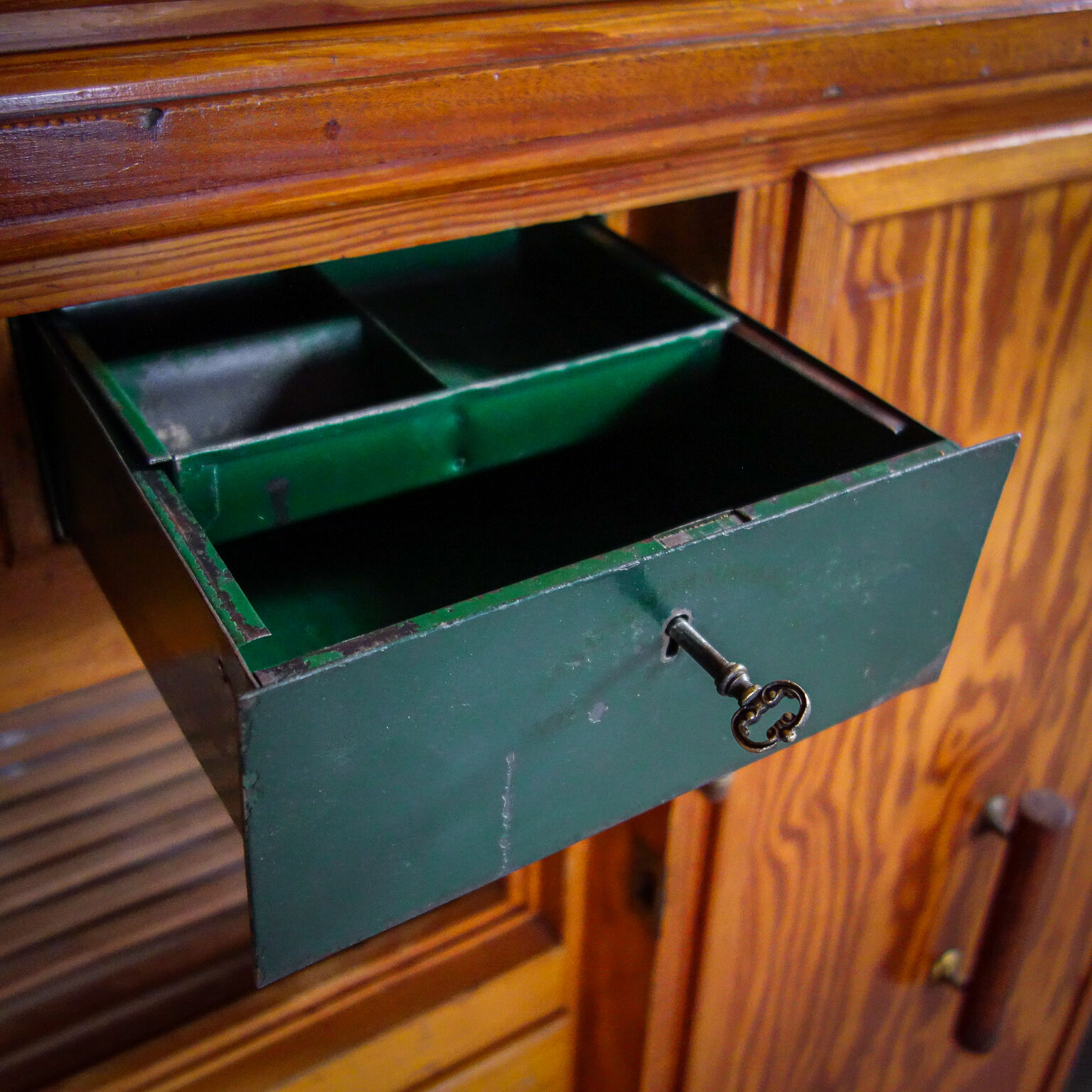 Armoire de cuisine vintage années 1950