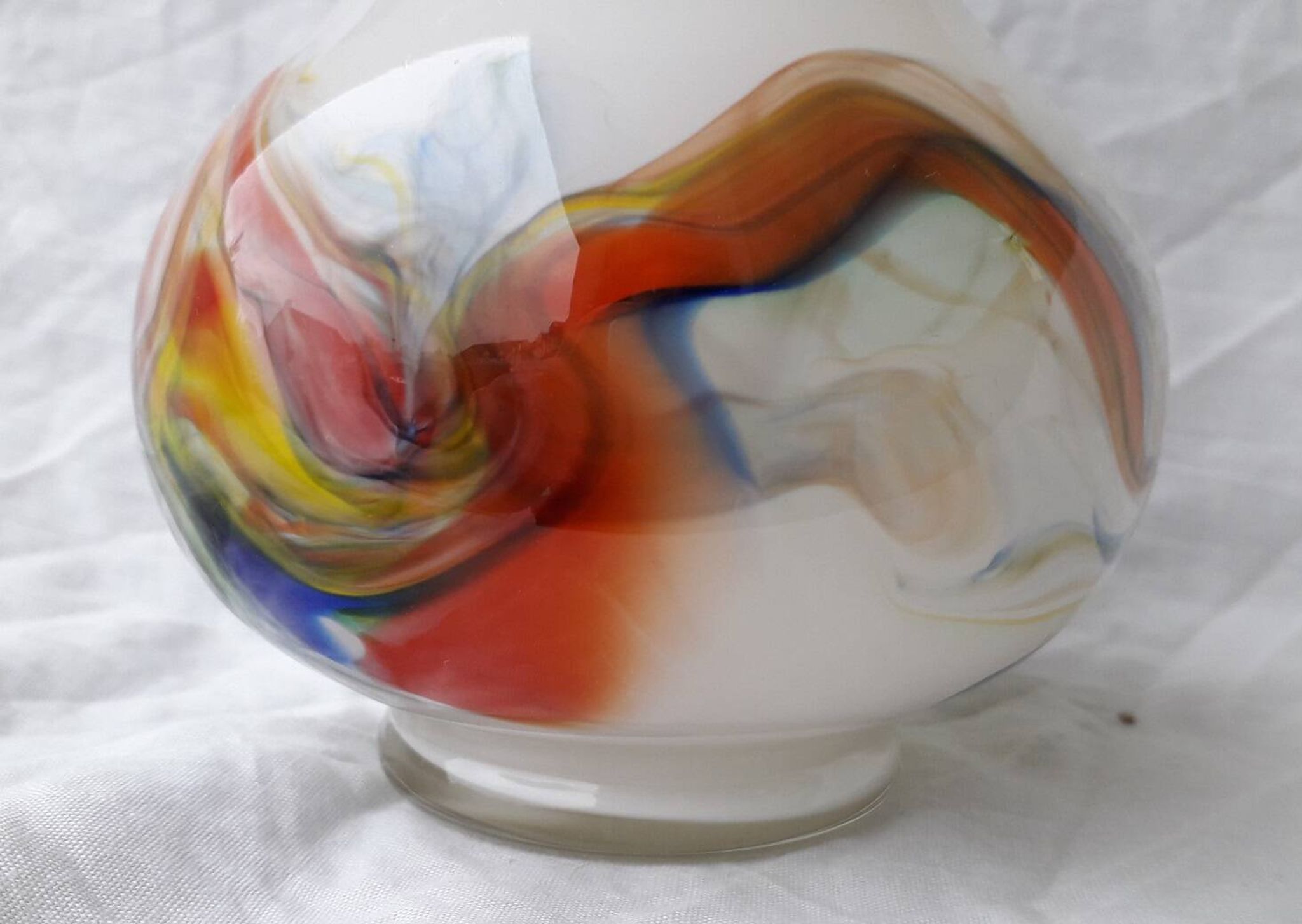 Vase en verre multicolore