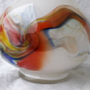 Vase en verre multicolore