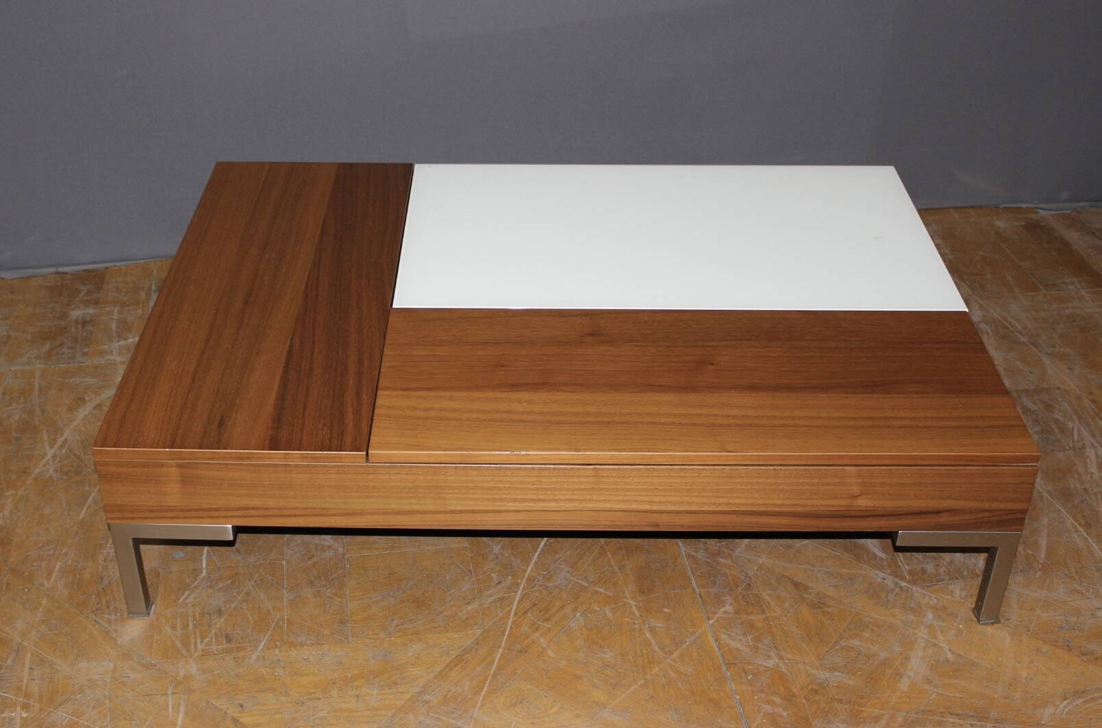 Coffee table model "Chiva" by Boconcept