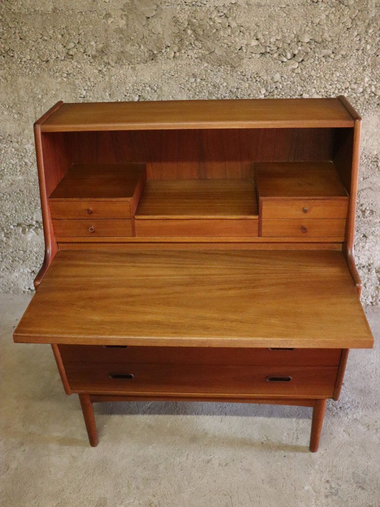 Scandinavian writing desk of Arne Wahl Iversen for Vinde Møbelfabrik 1960
