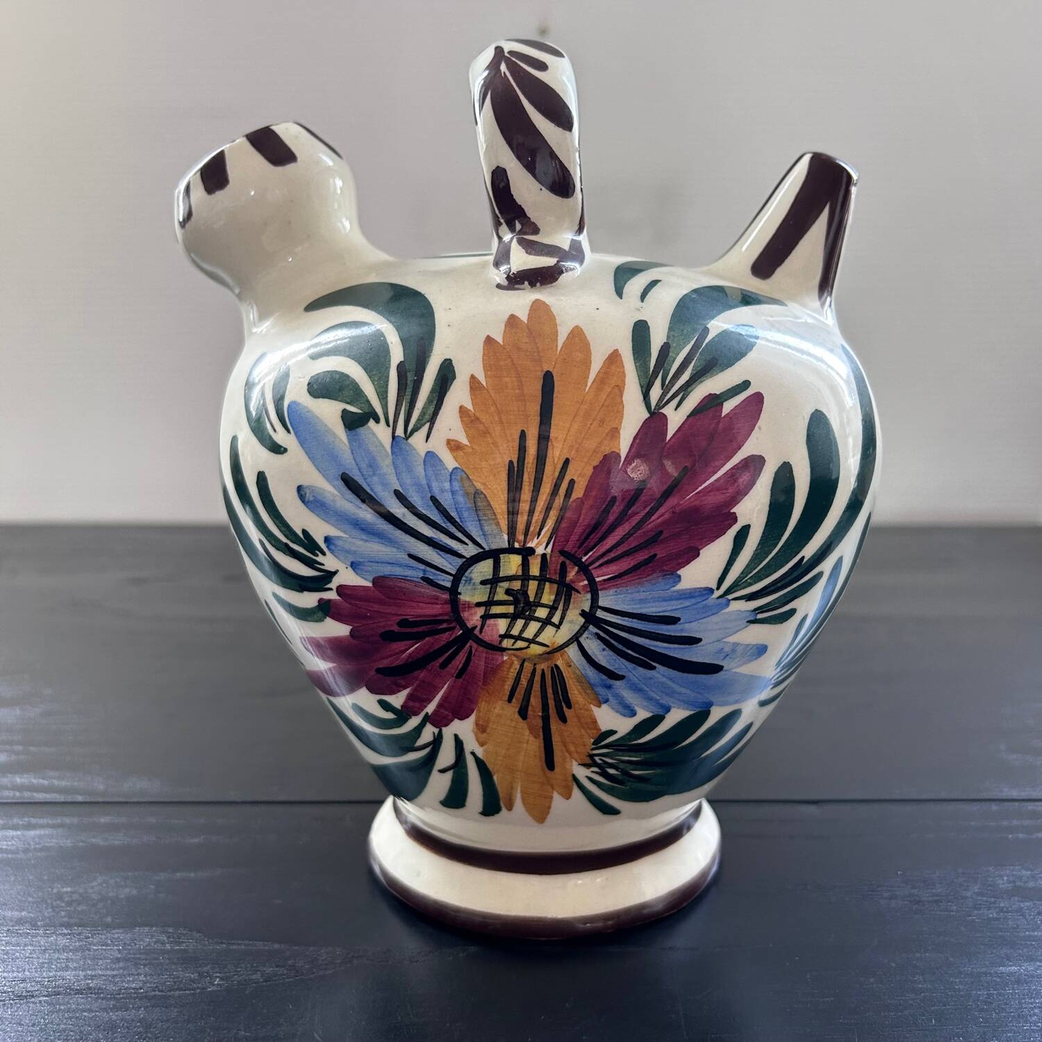 Water bottle with floral decoration