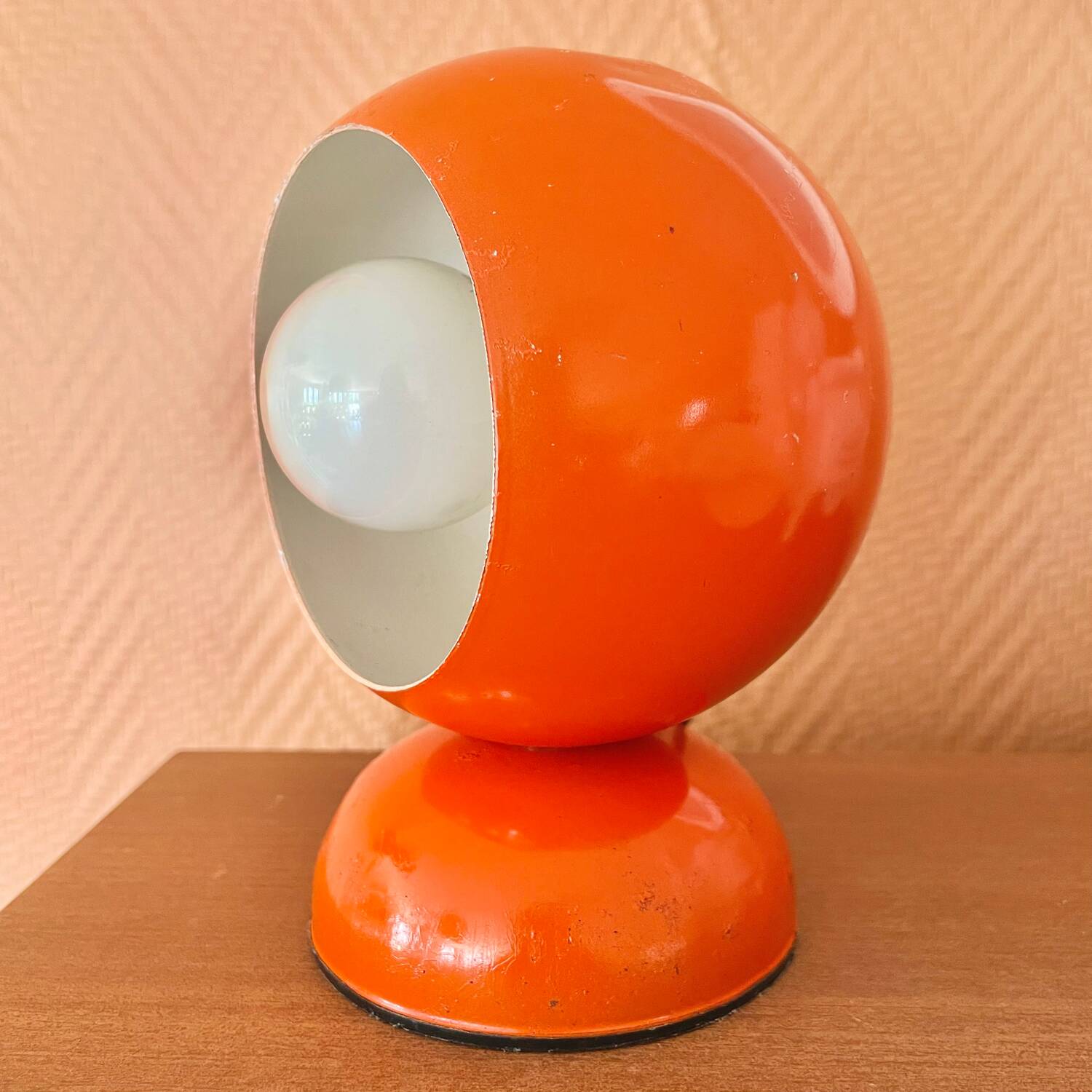 Orange eye ball lamp