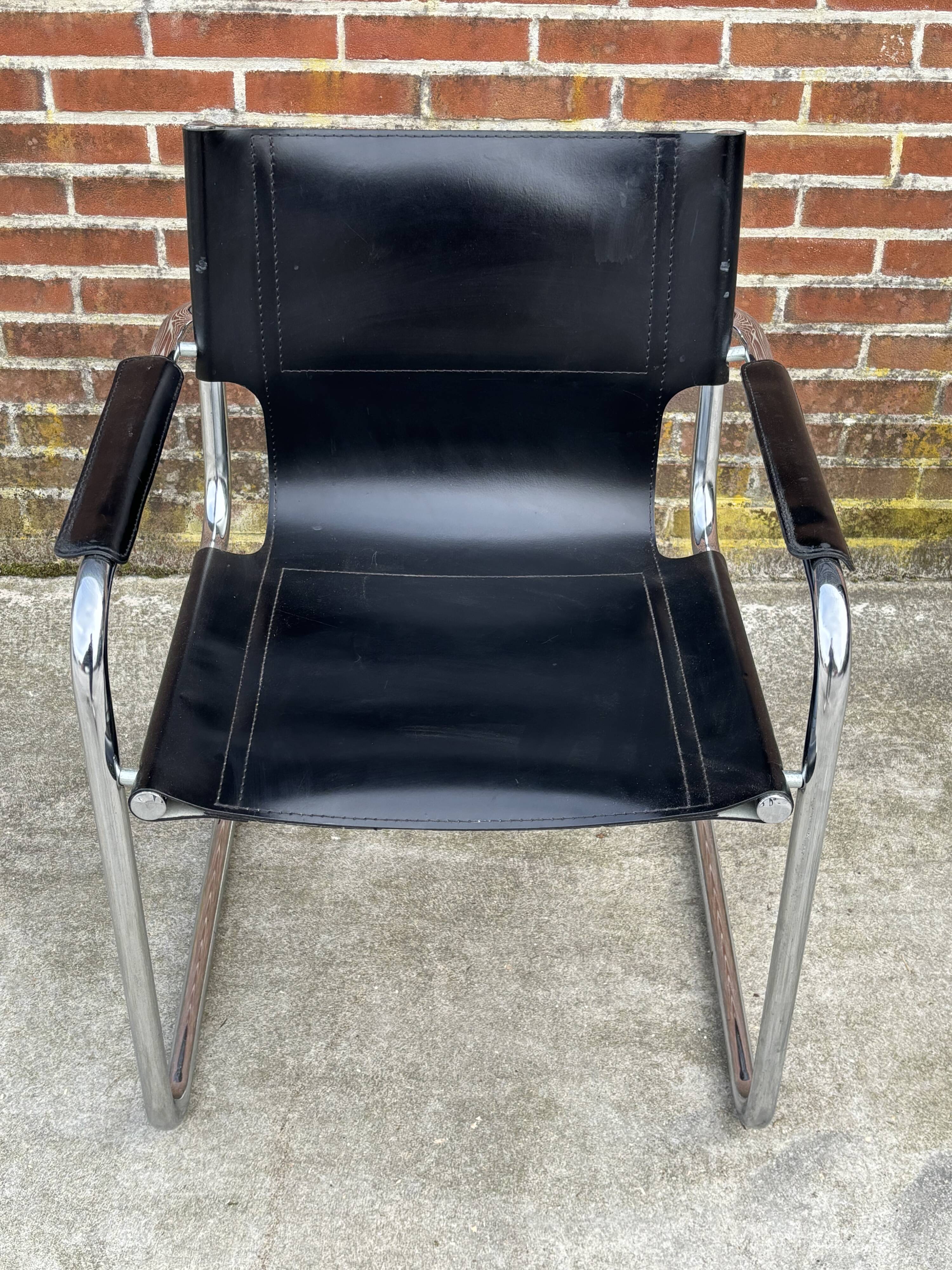 Set of 4 design cantilever chairs black and chrome design made in Italy