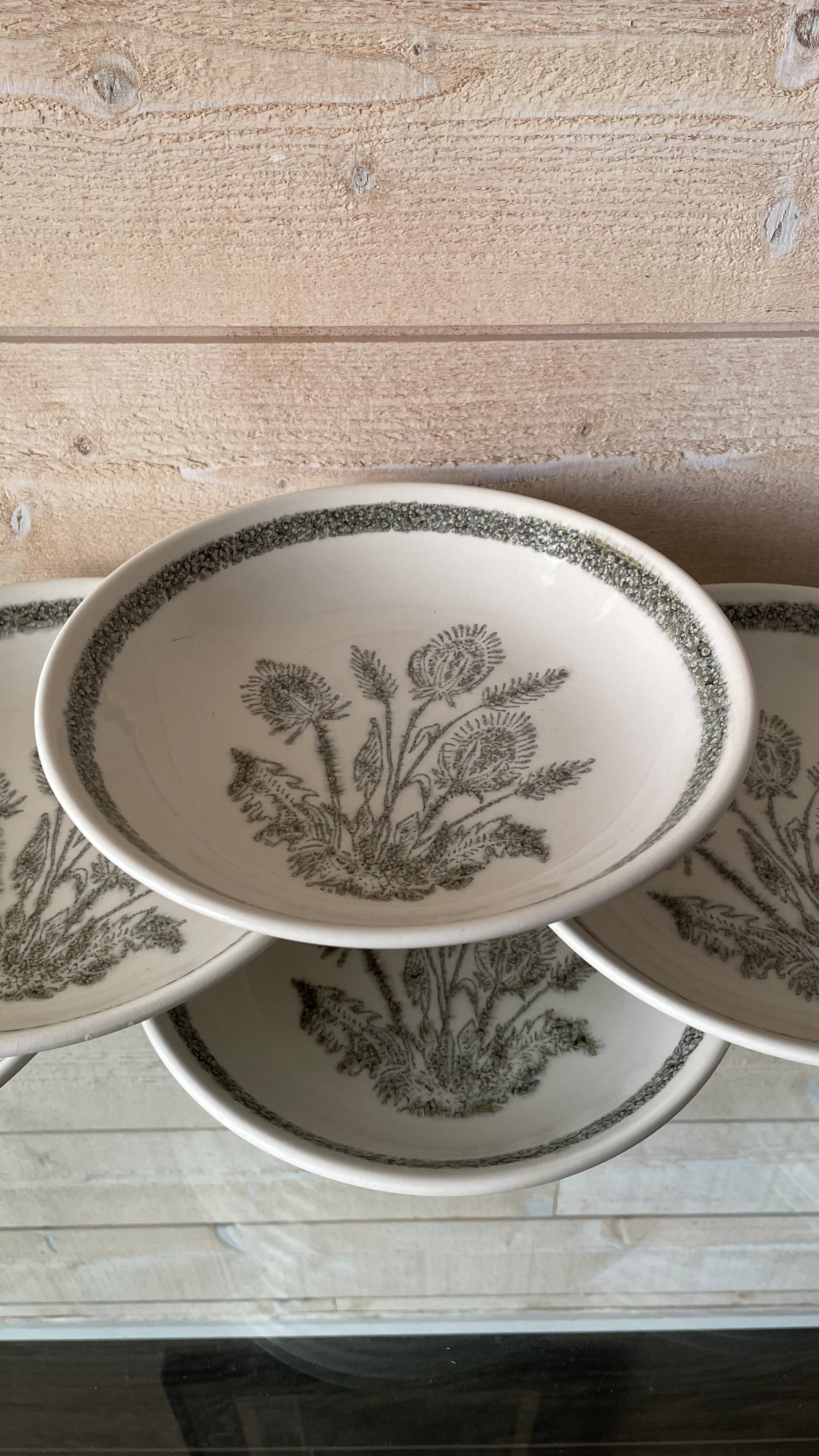 Set of 6 soup plates with thistles