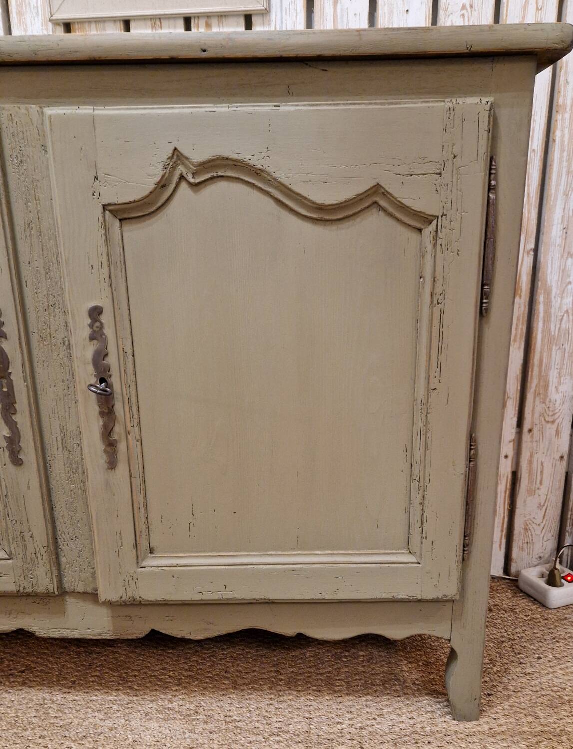 Buffet Louis XV patiné vert méridionale
