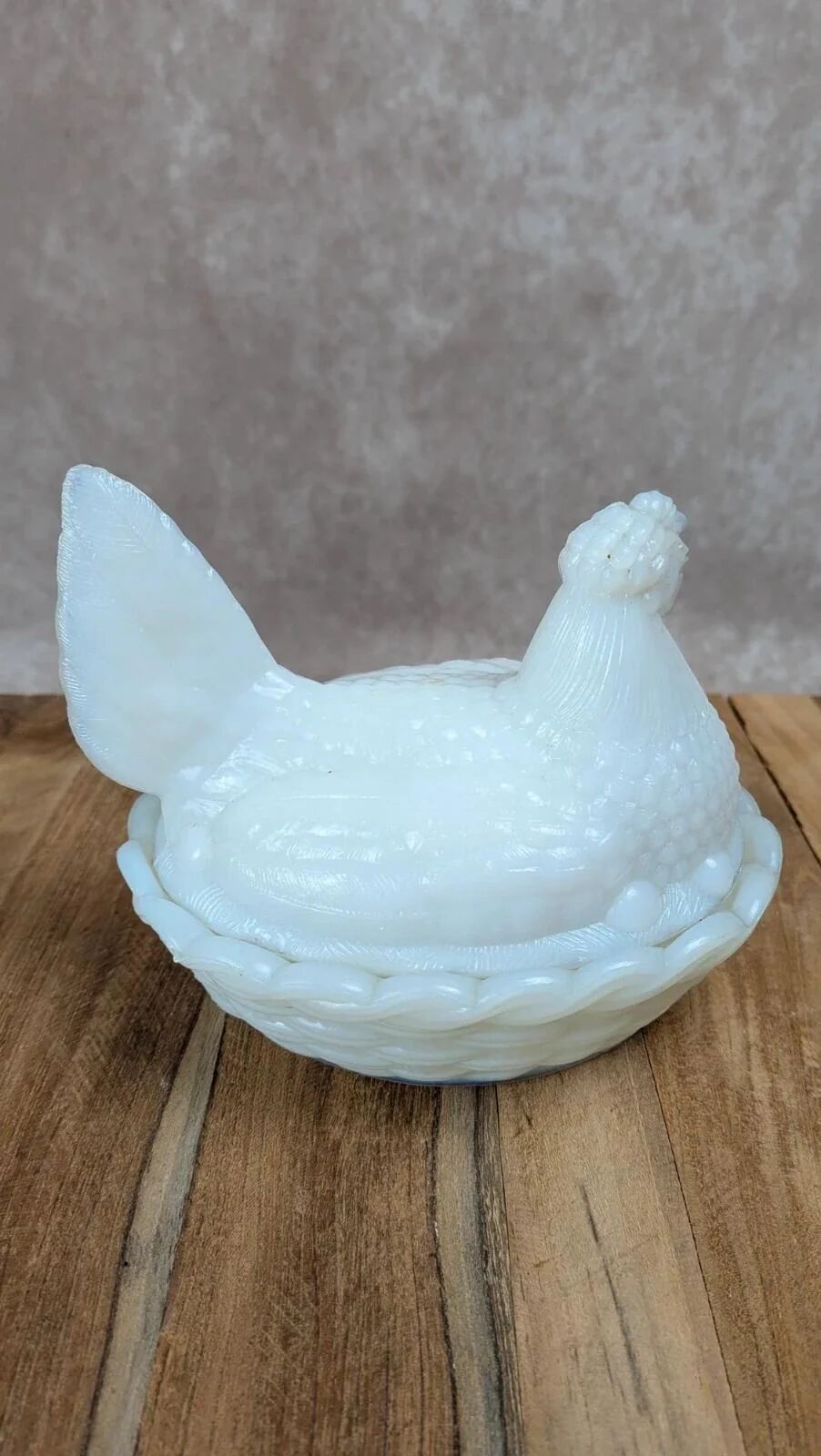 Hen on white opaline glass basket – marked Sv