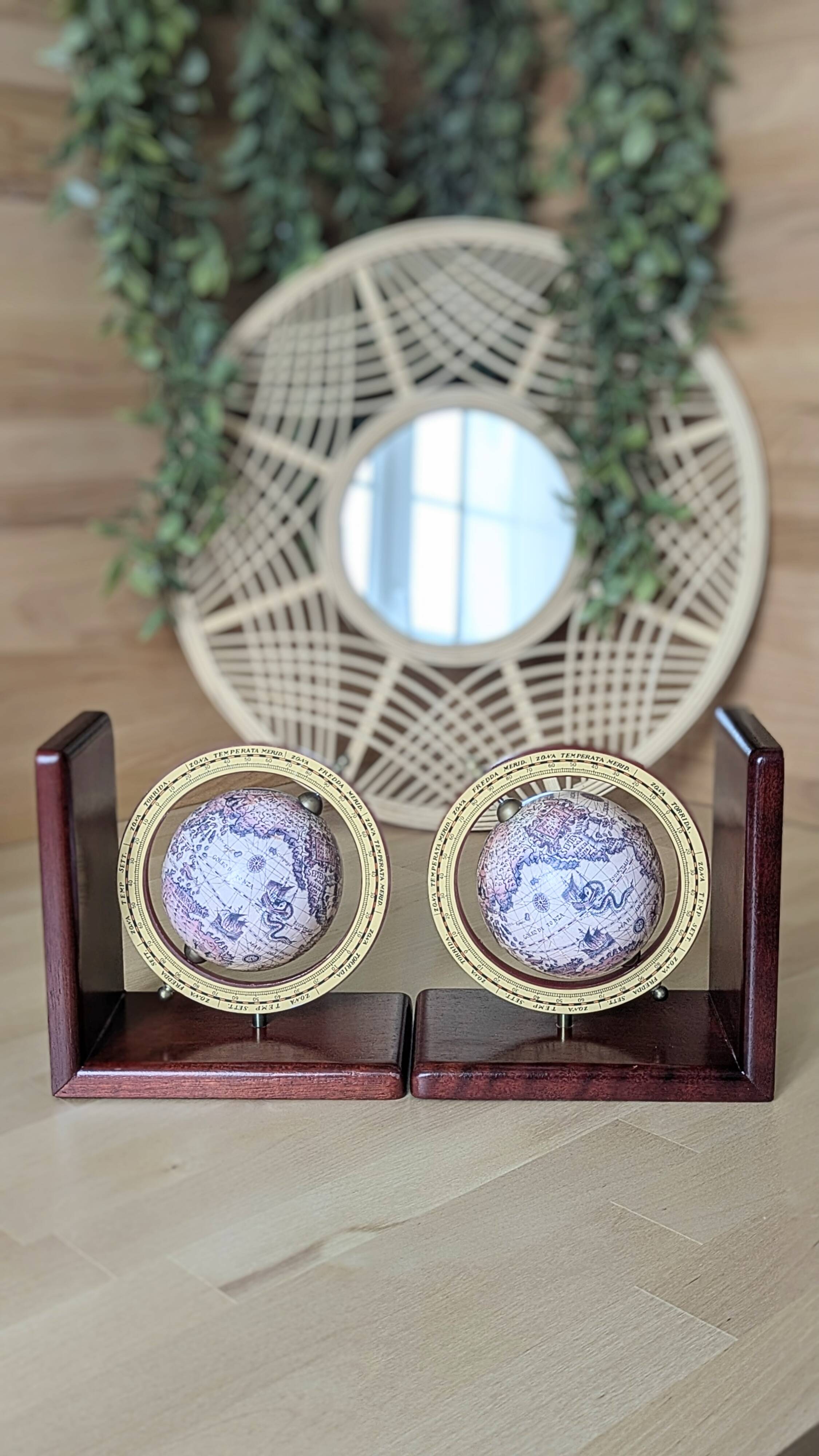 Pair of globe bookends (D-0043)