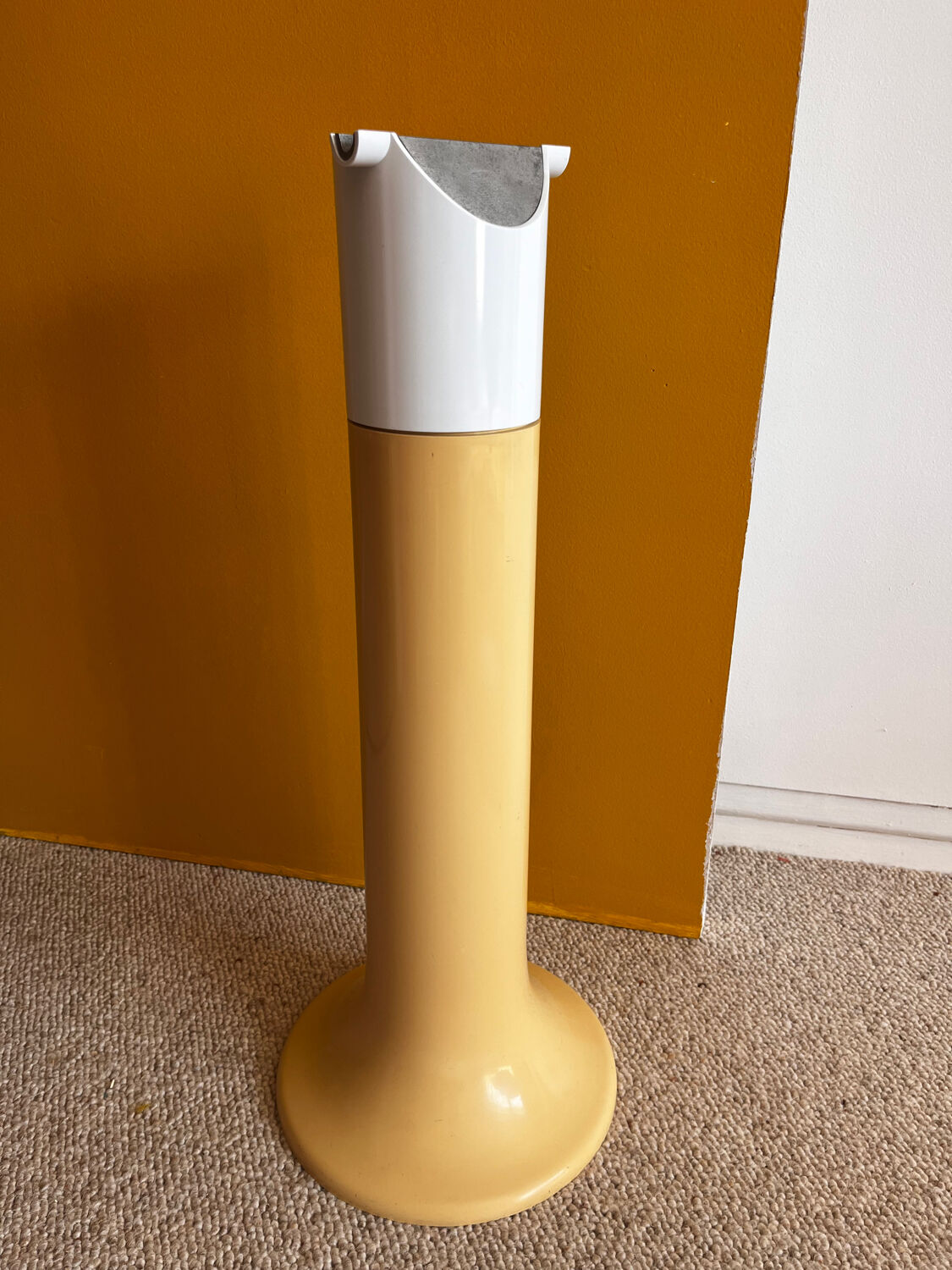 Enzo Mari, Danese Milano, Griglia floor ashtray, 1970s