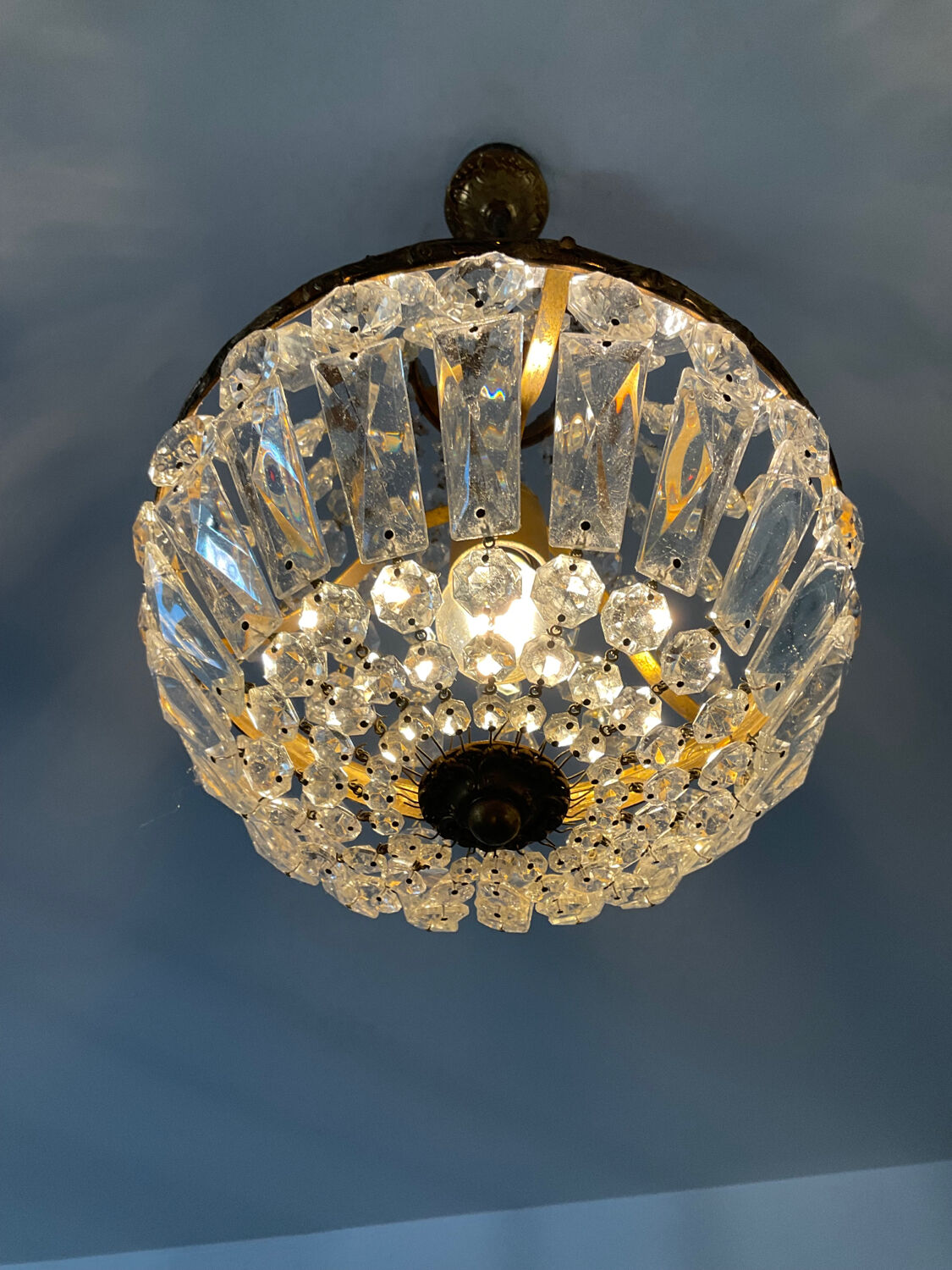Balloon chandelier in bronze and pendants