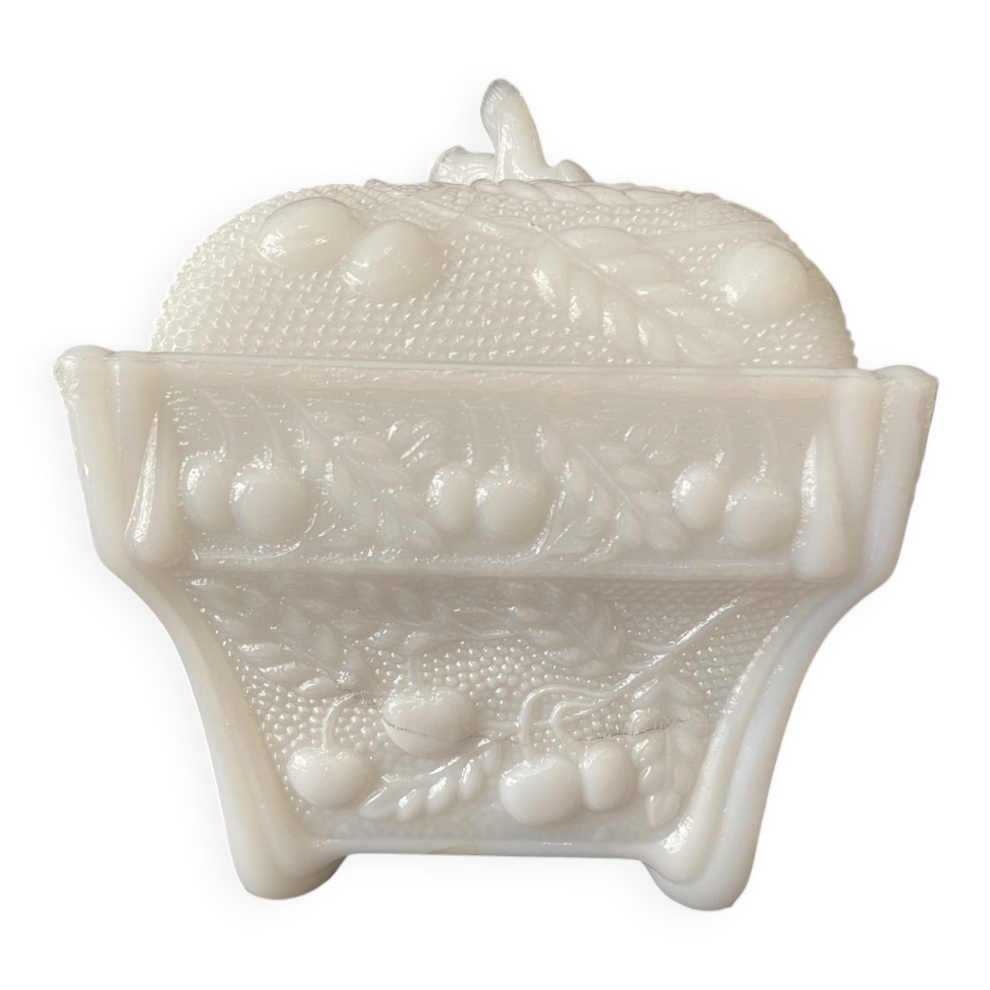 Bonbonniere boite a bijoux sucrier en opaline blanche decor cerises