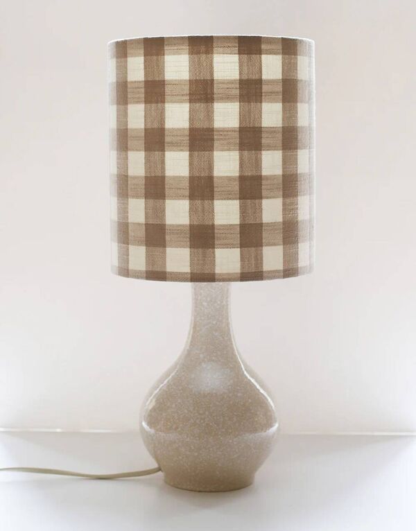 Lampe à poser vintage, pied en céramique années 50 et abat-jour vichy beige
