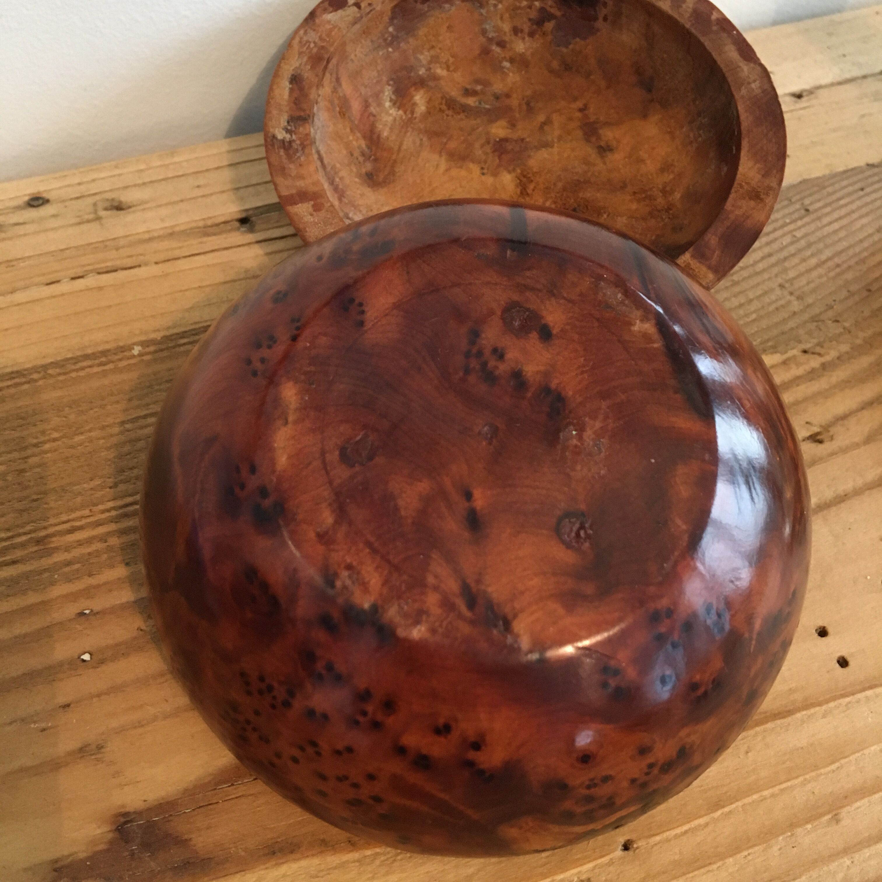 Wooden magnifying glass box