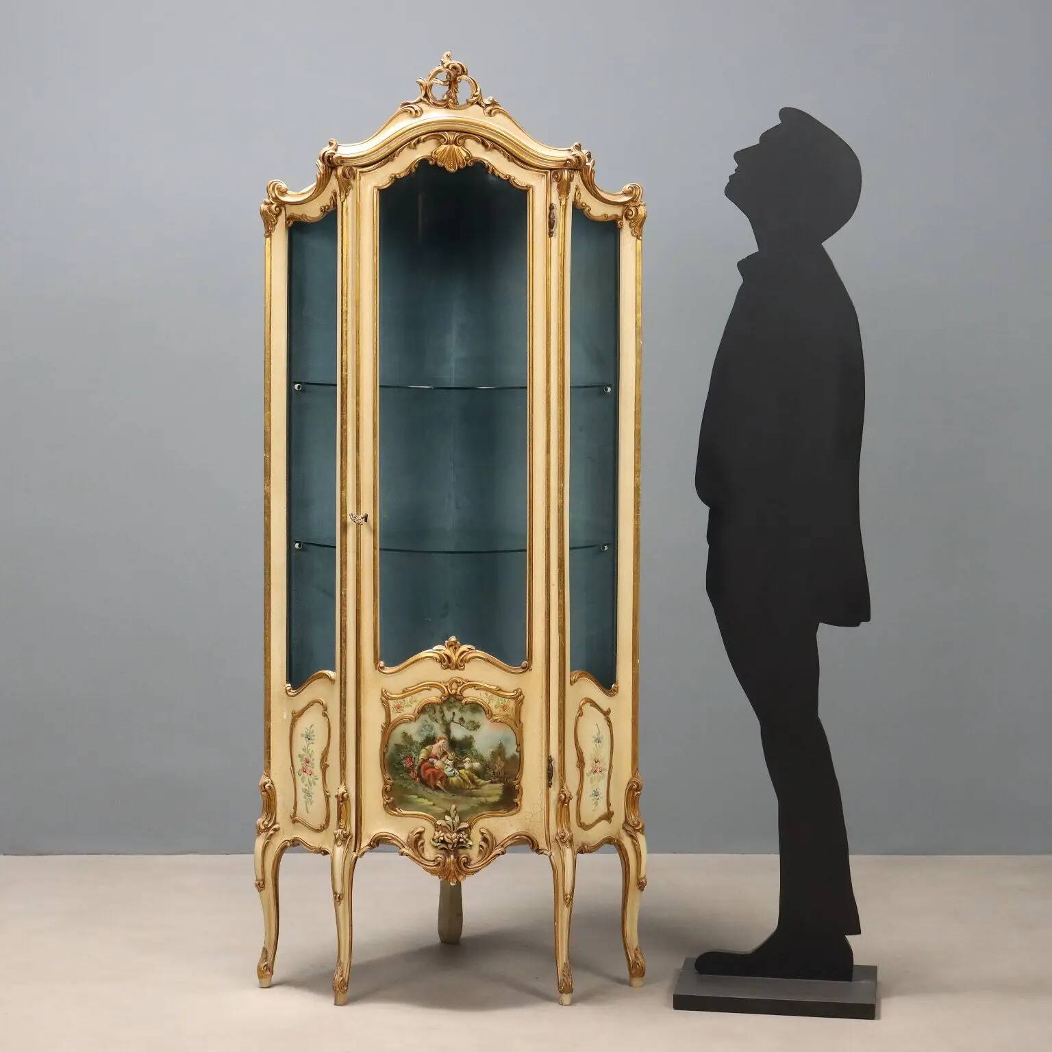Antique corner display cabinet in lacquered wood, Baroque style, 20th century.