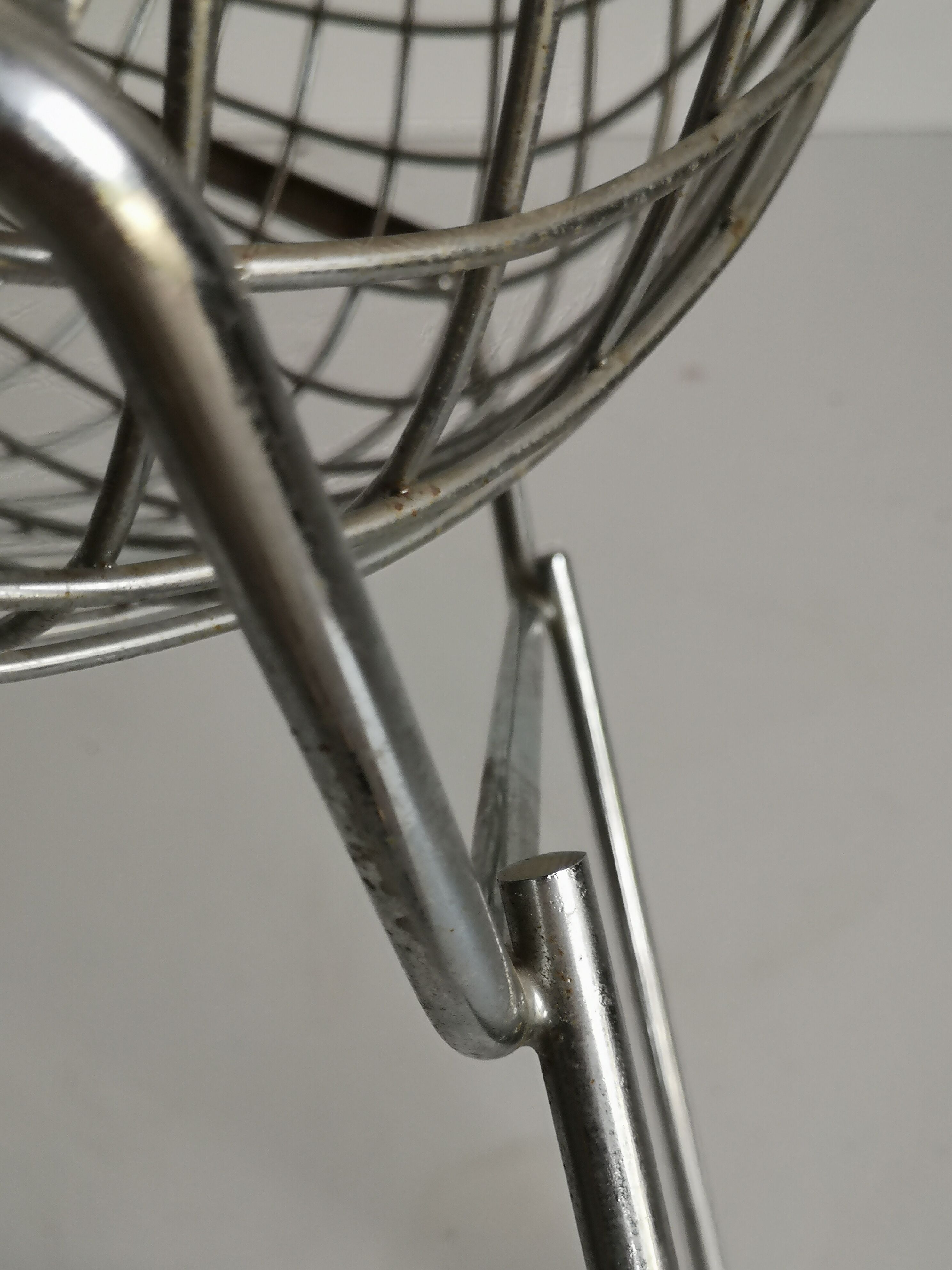 Diamond armchair by Harry Bertoia, Knoll 1950