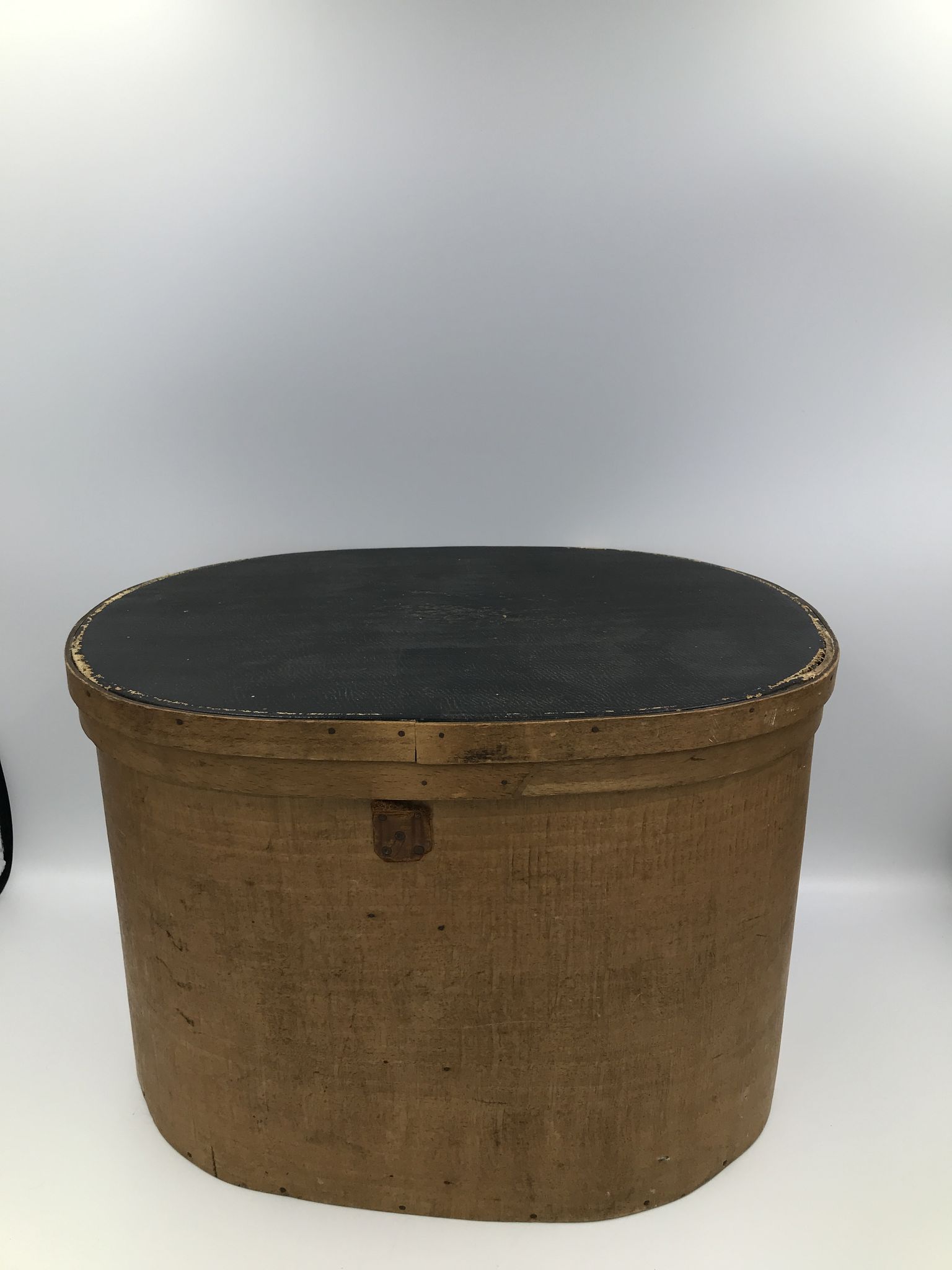 Vintage vintage wooden hat box 1850
