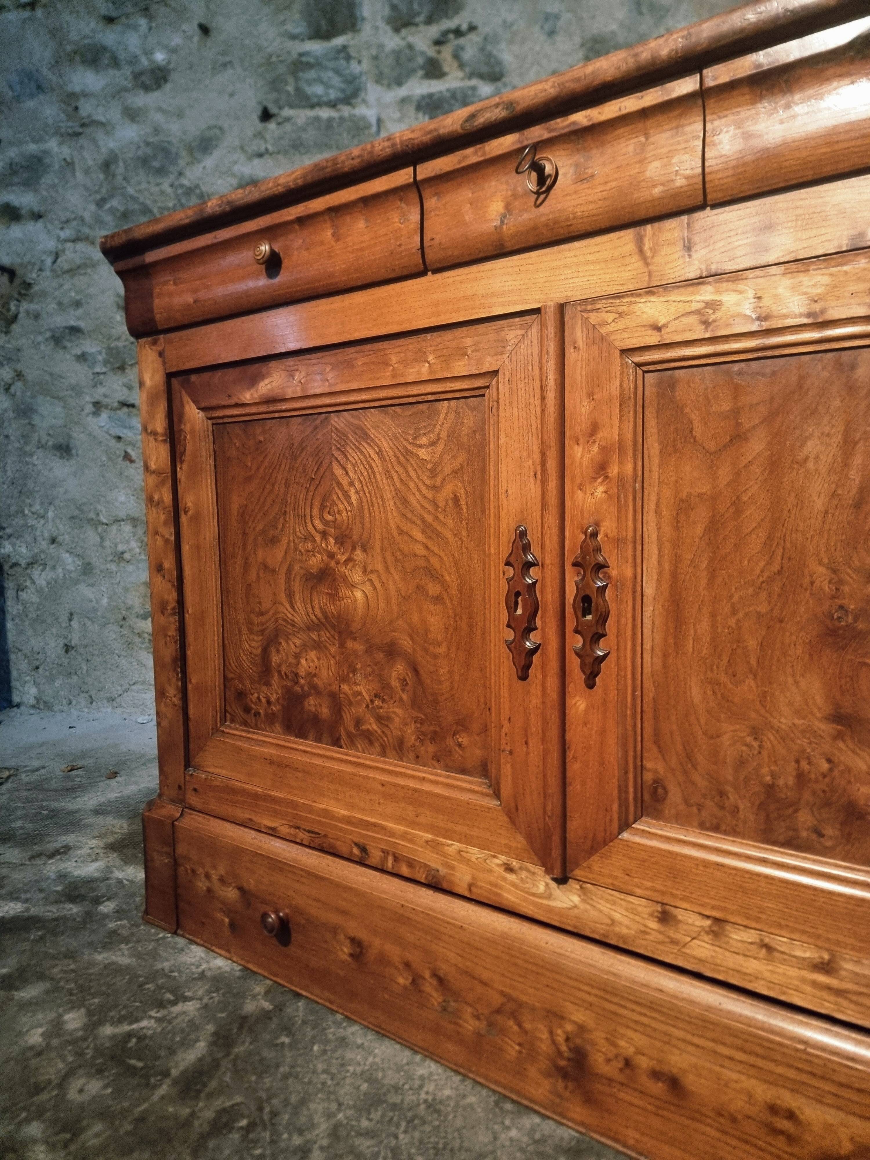 French buffet from the 19th century in elm with drawers – Louis Philippe period