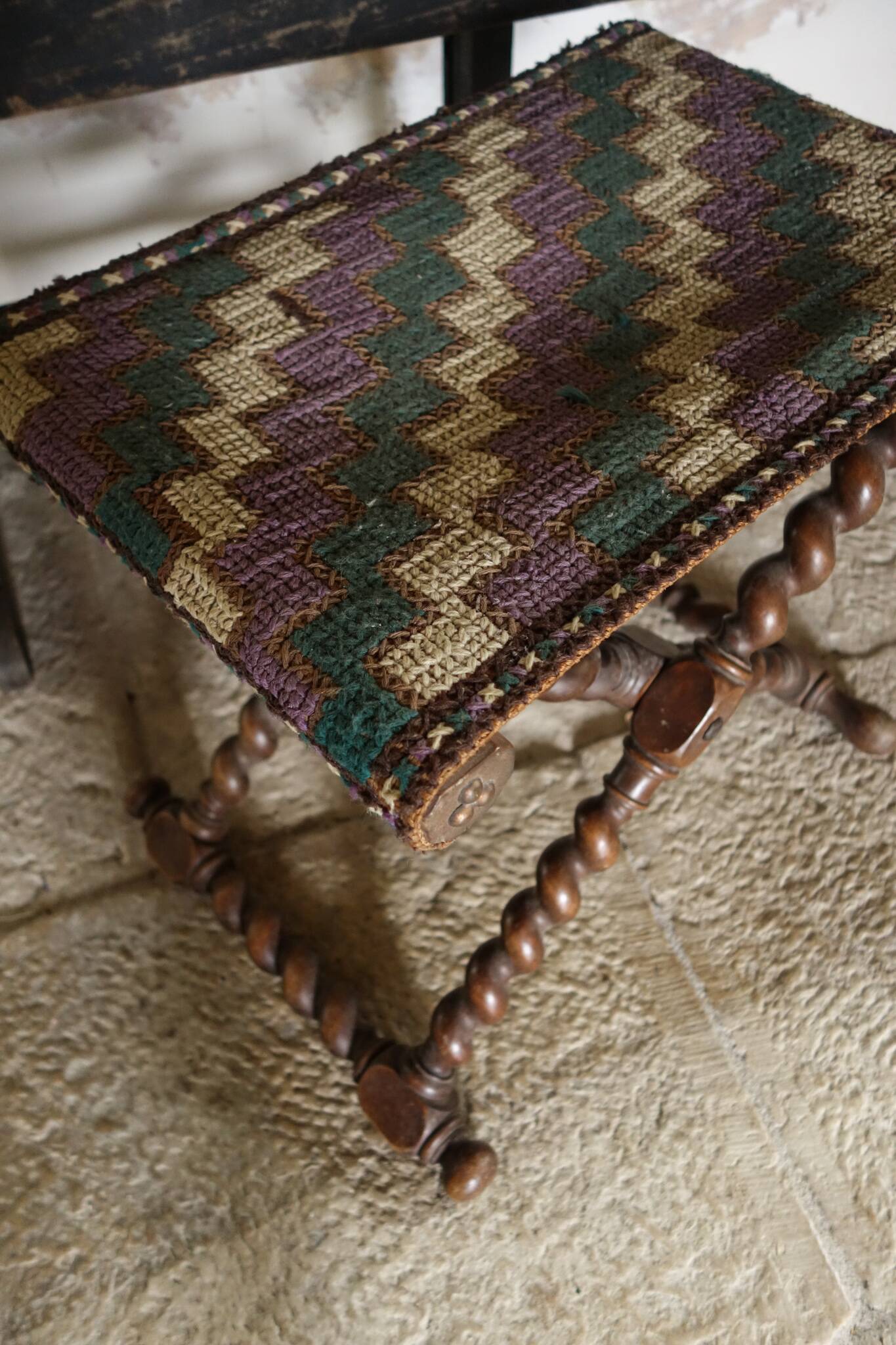 Tabouret pliant vintage à pieds torsadés