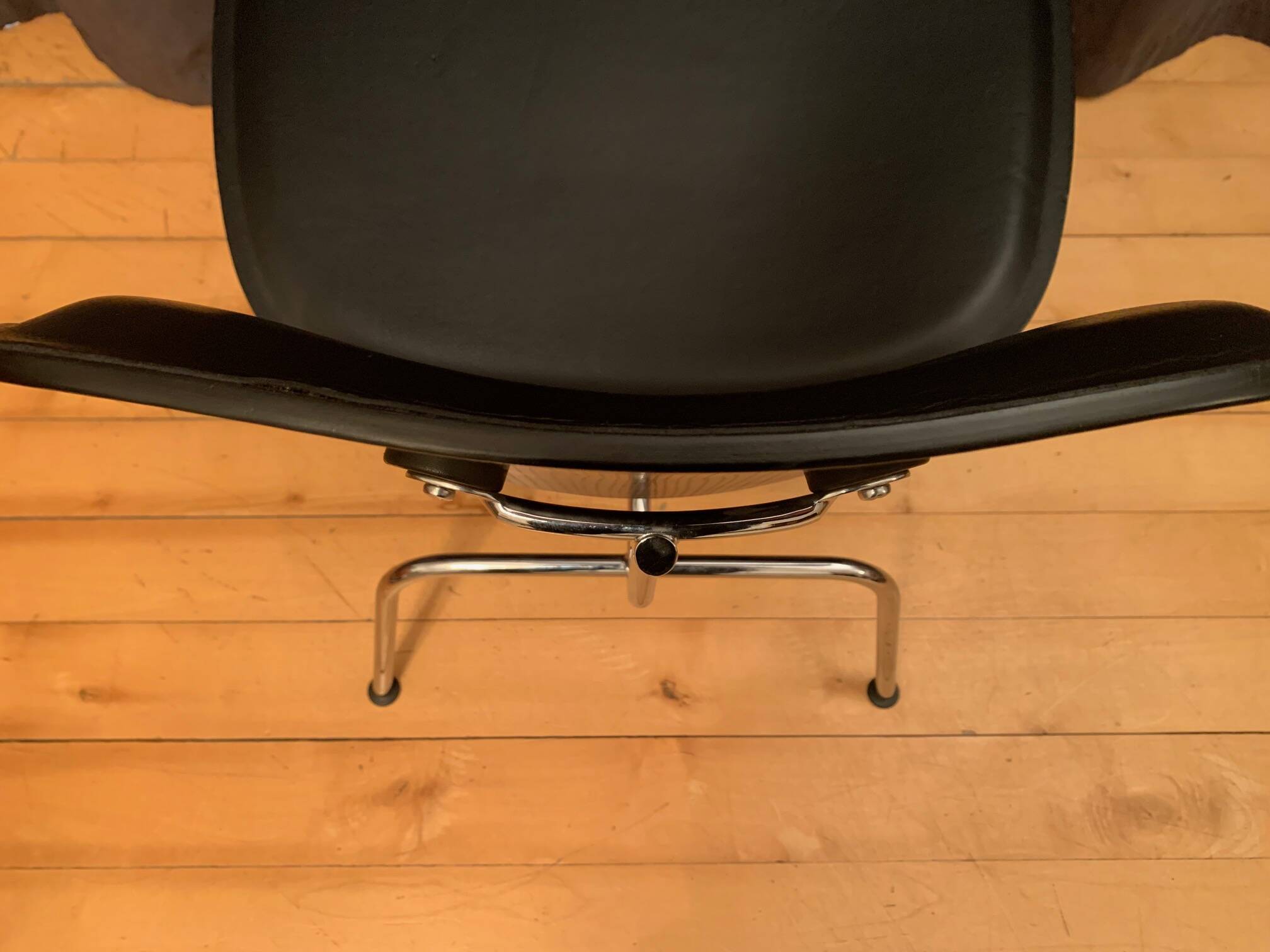 Leather armchair LCM designed by Charles & Ray Eames, Vitra