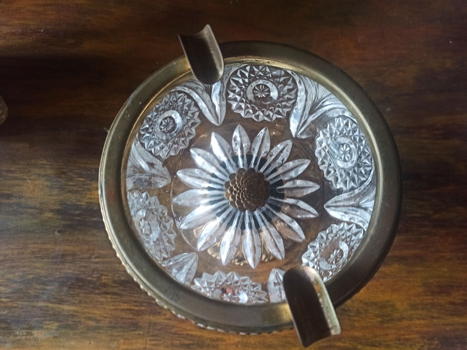 Chiseled crystal ashtray