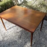 Extendable teak table