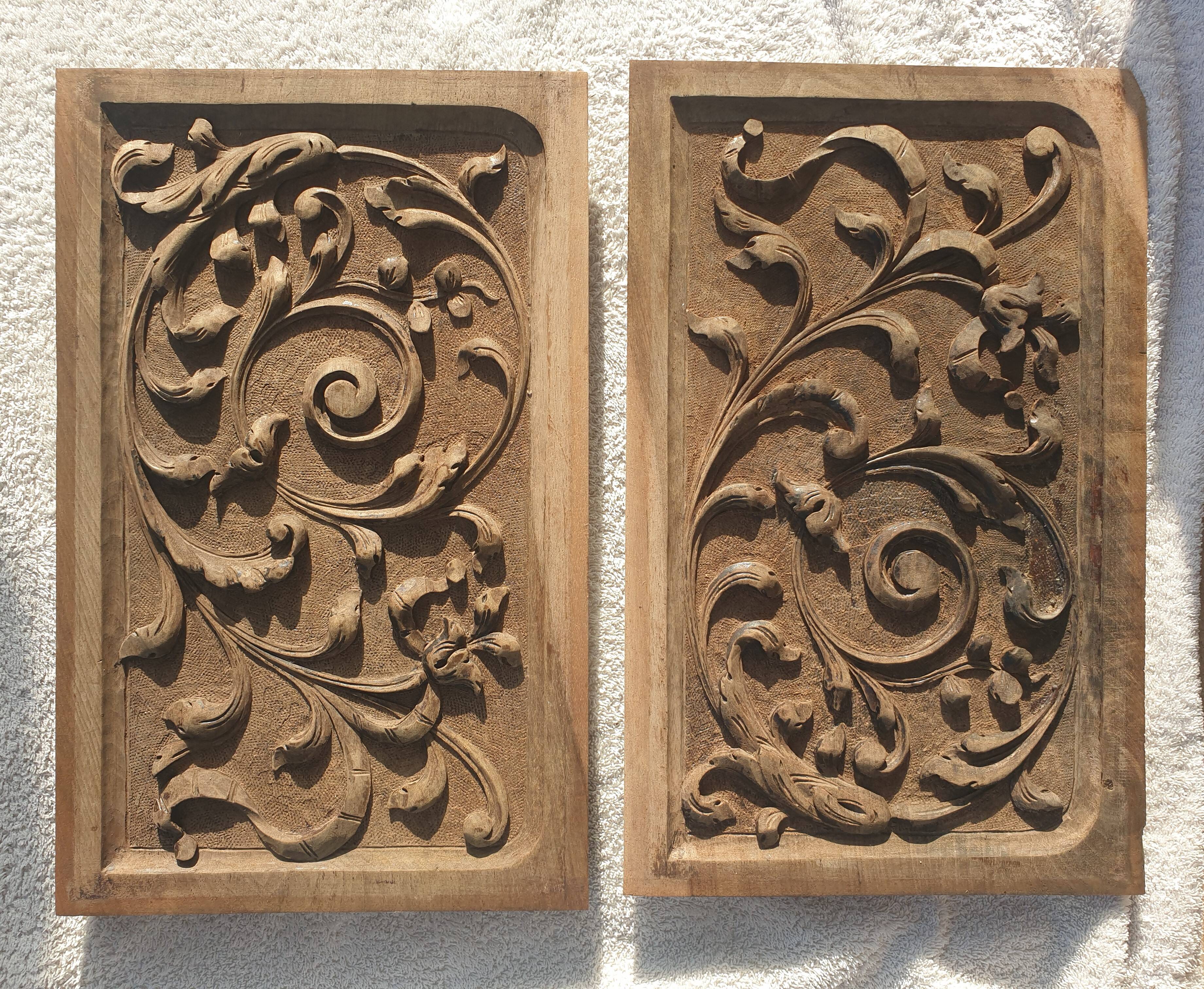 Pair of pediment / bas relief / carved wooden plaque
