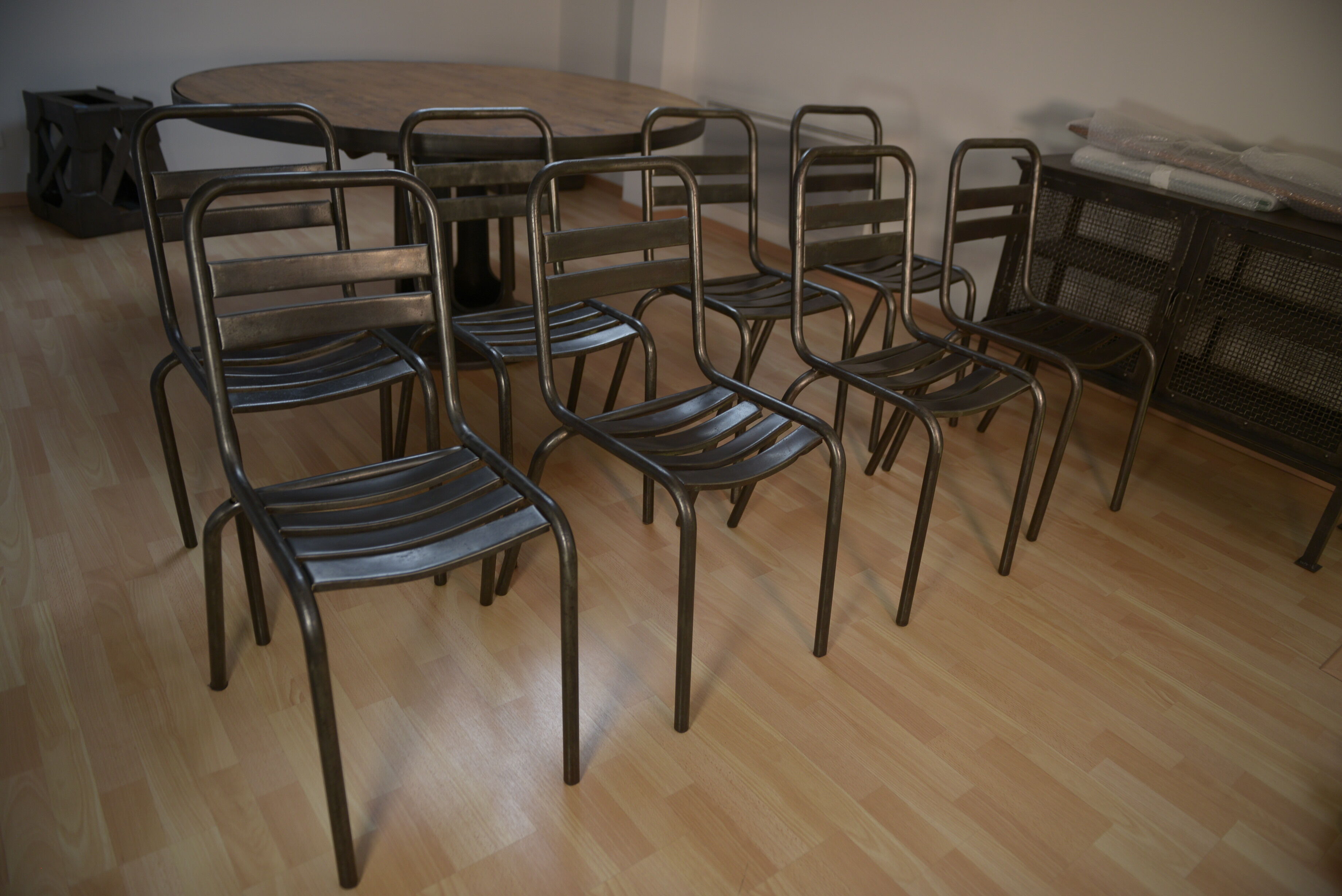 Set of 8 stackable 1950 metal chairs