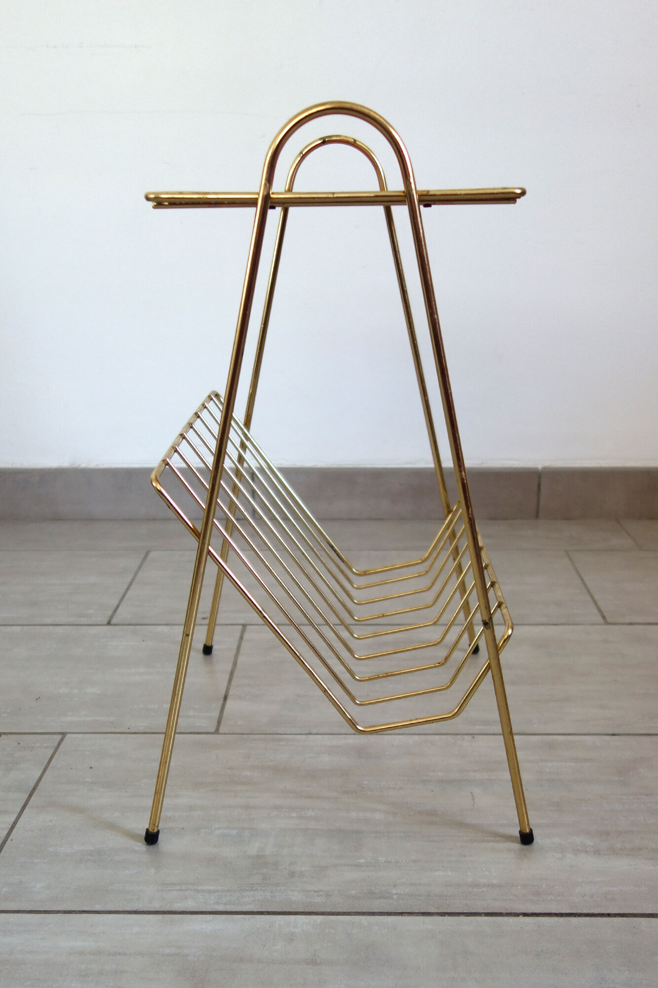 Pedestal table review holders of the 50s and 60s