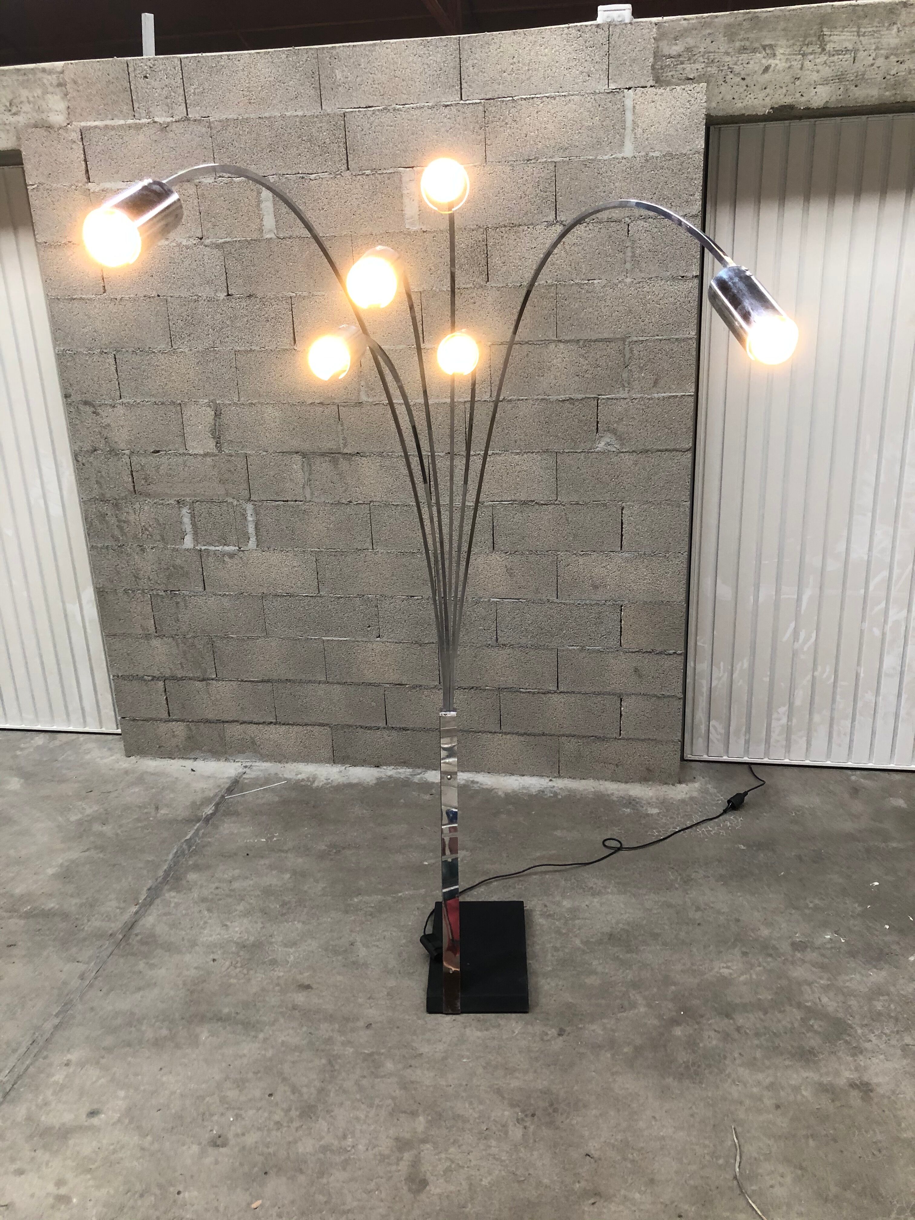 Lampadaire chromé design Gencarelli et Beltromi des années 80