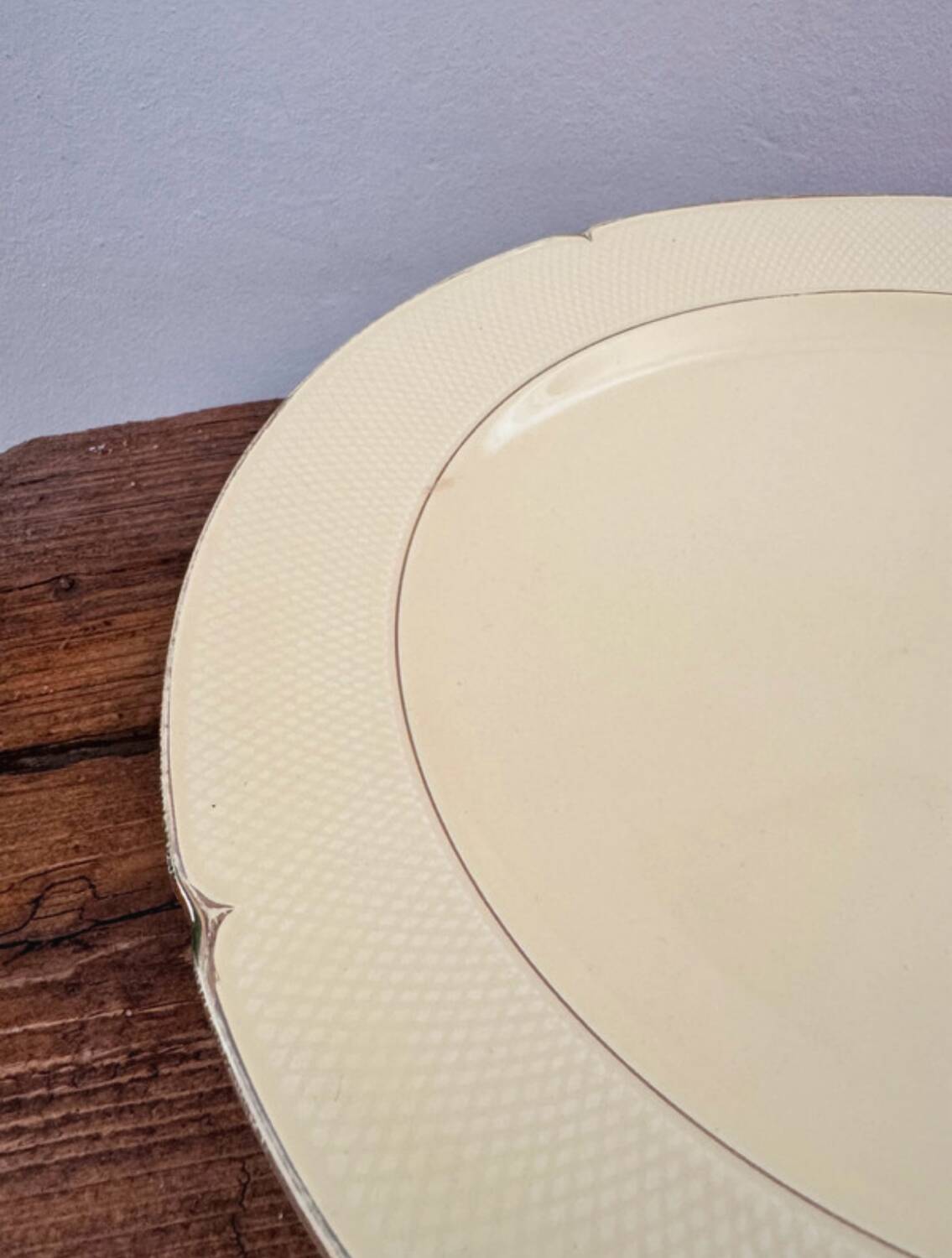 Pastel yellow dish Salins