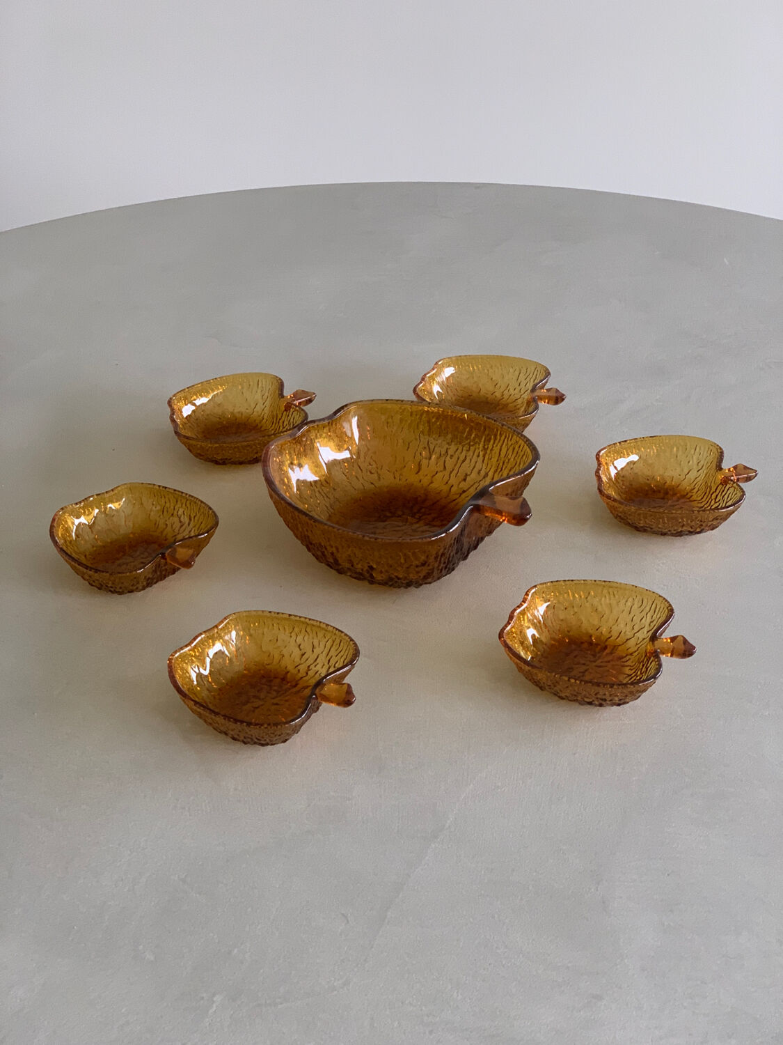 Apple salad bowl dessert service and 6 cups