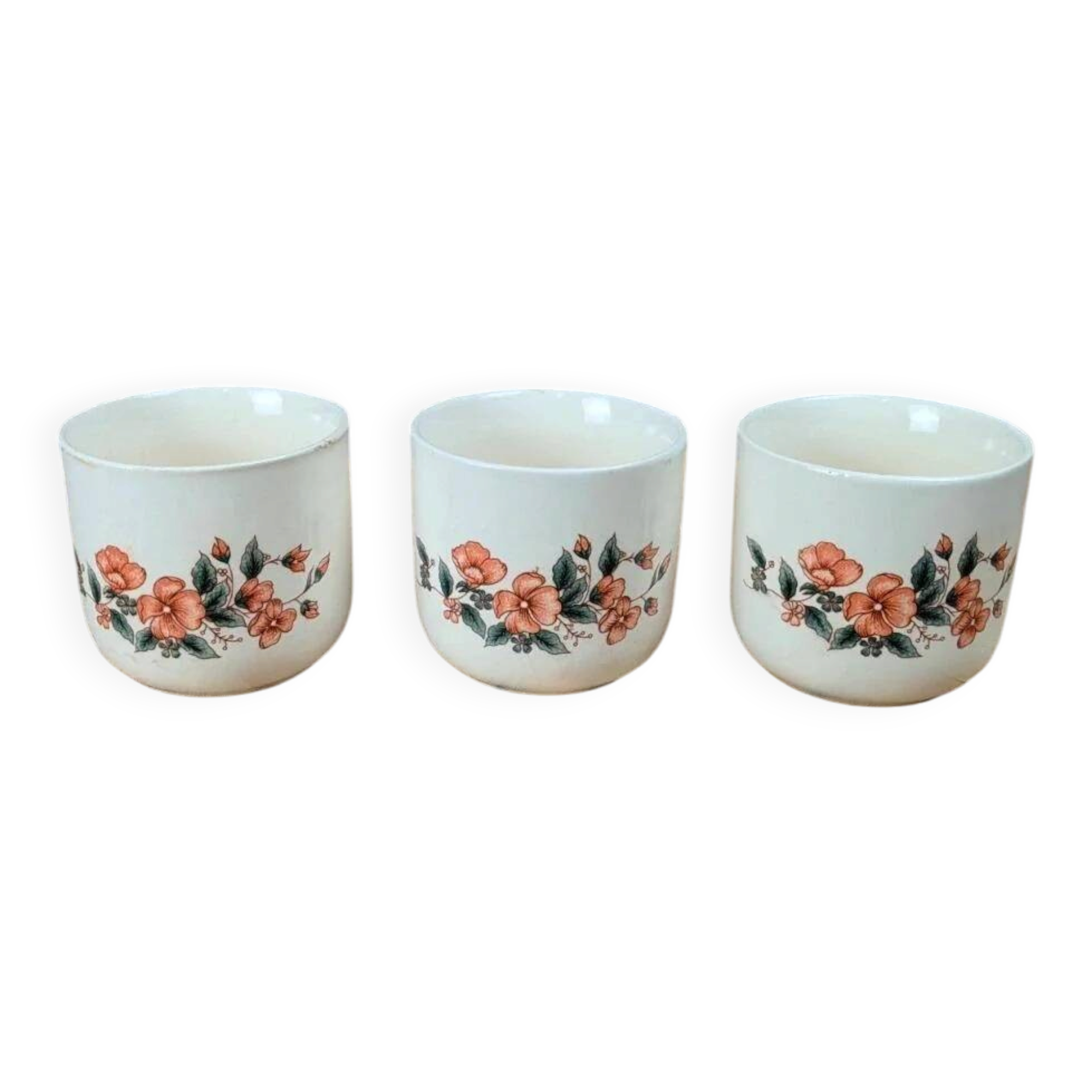 Set of 3 vintage ceramic cups with floral decoration.
